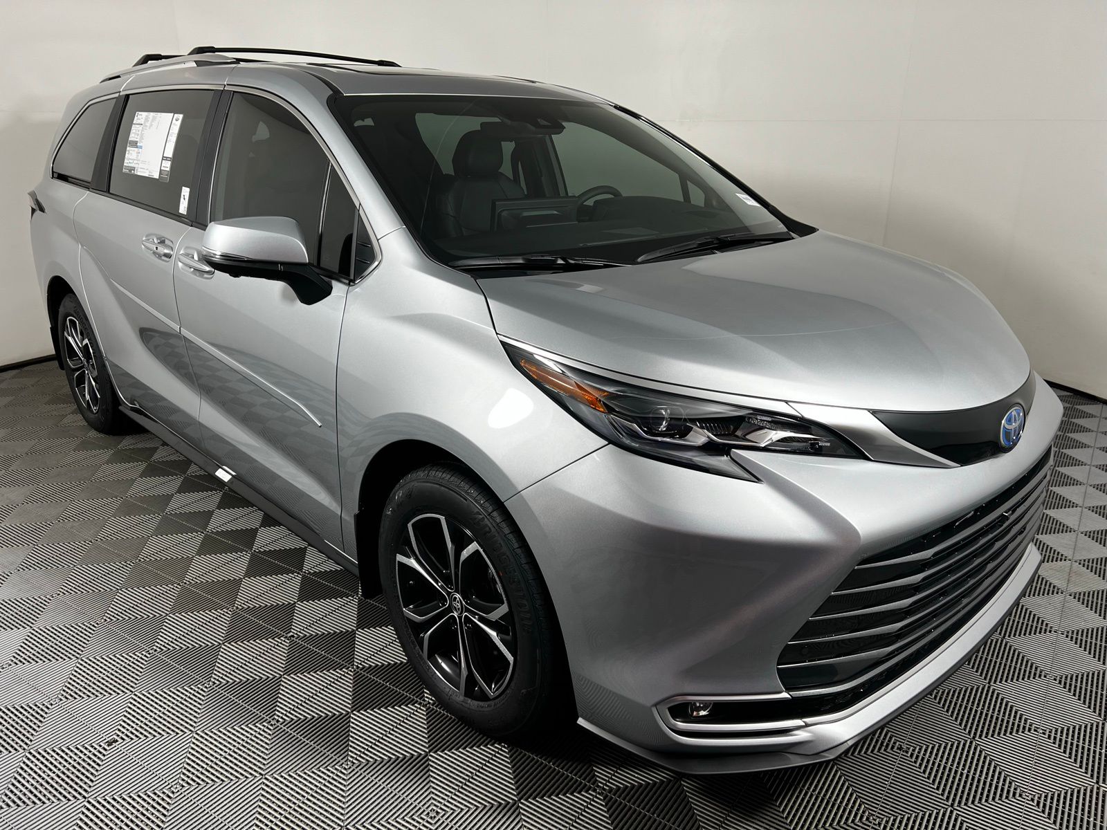 2025 Toyota Sienna Platinum 11