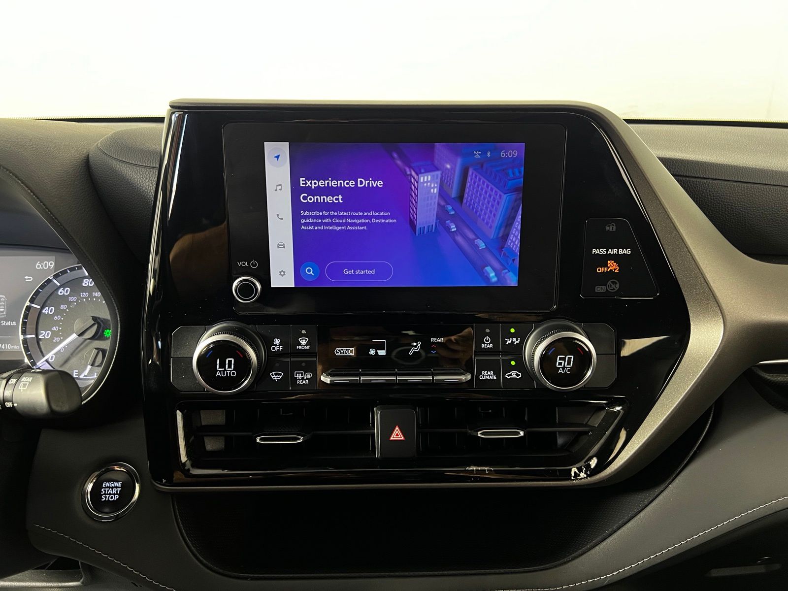 Thumbnail: 2023 Toyota Highlander - 18
