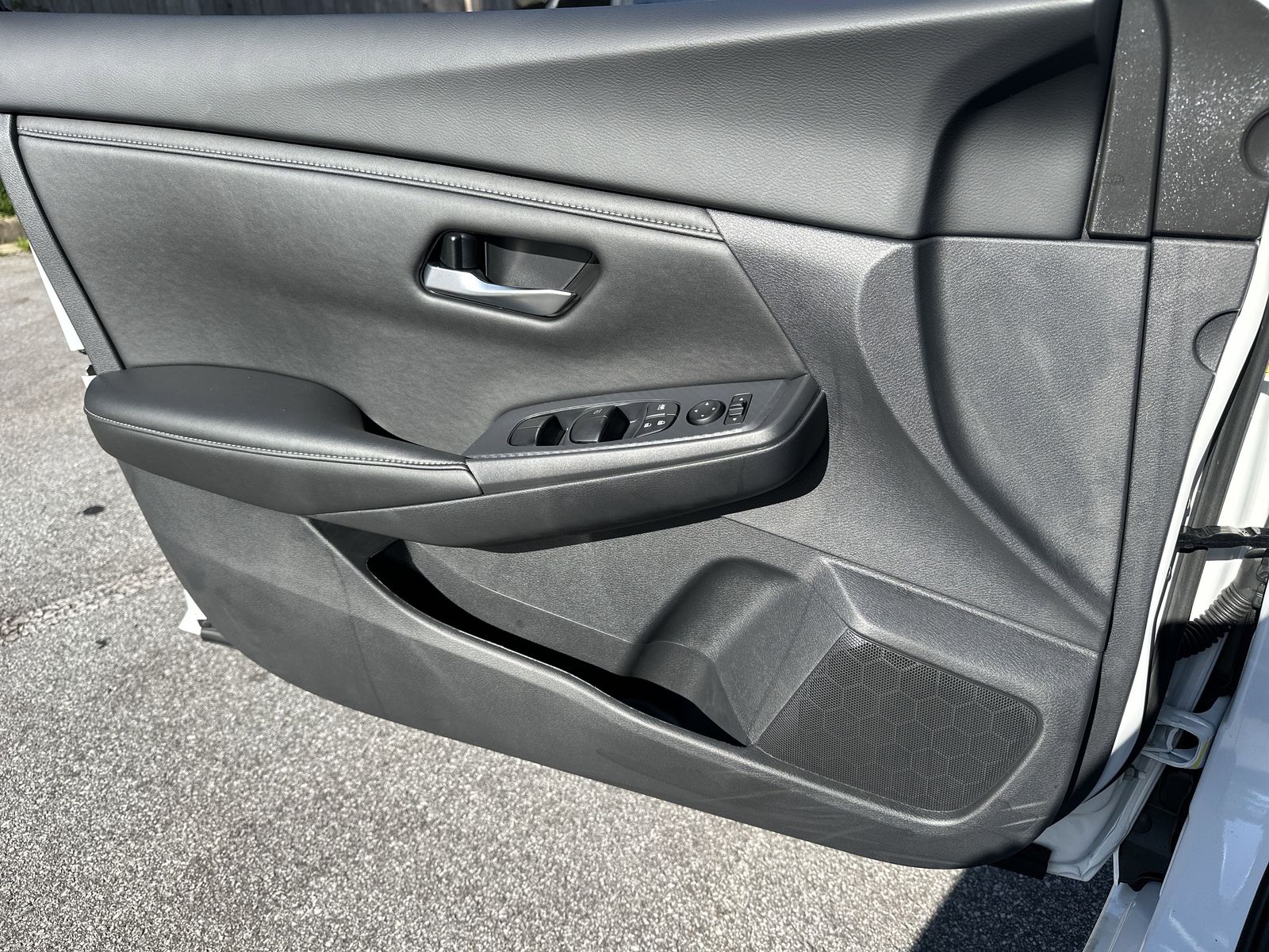 2025 Nissan Sentra SV photo 14