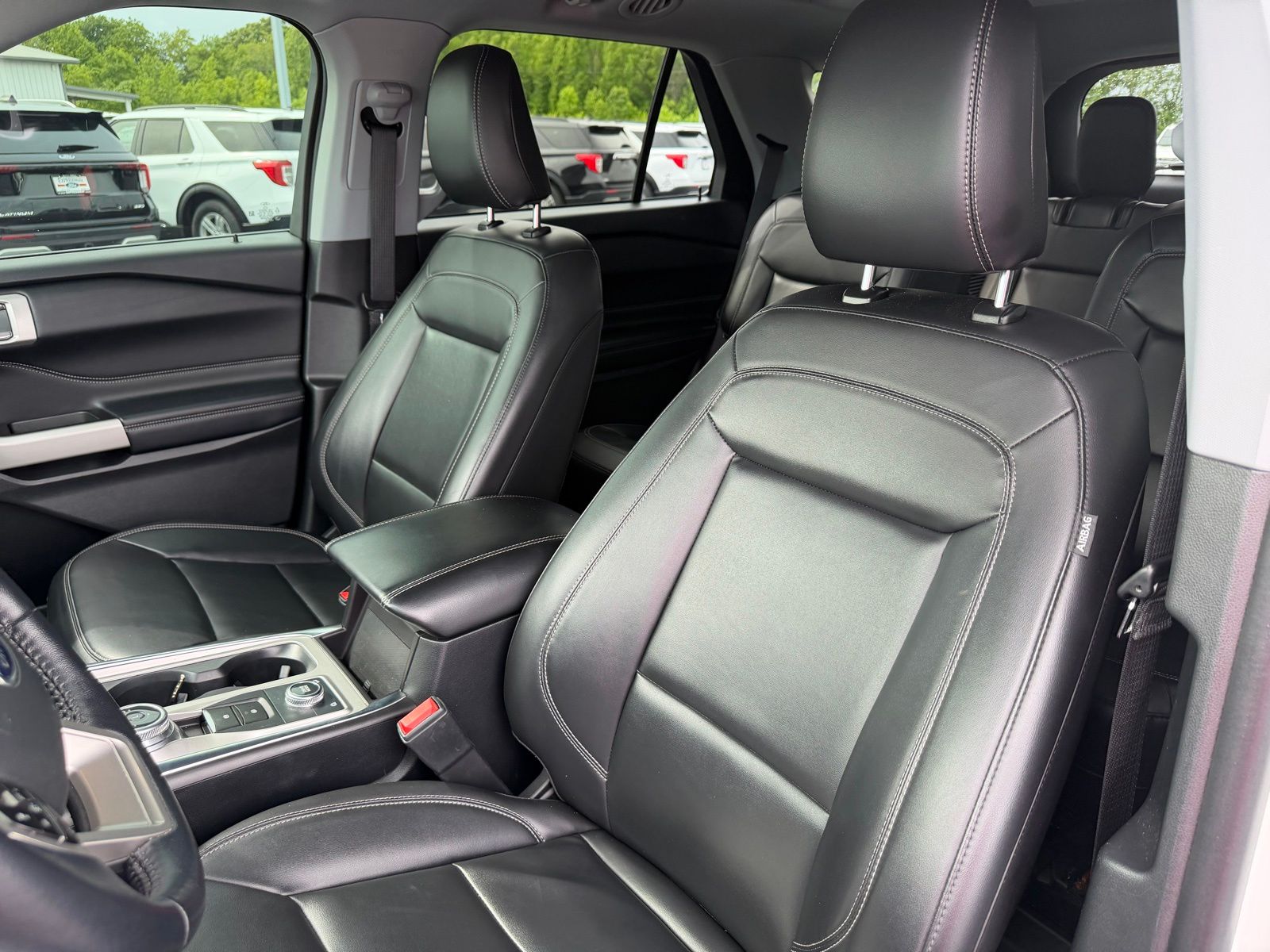 2022 Ford Explorer image 13