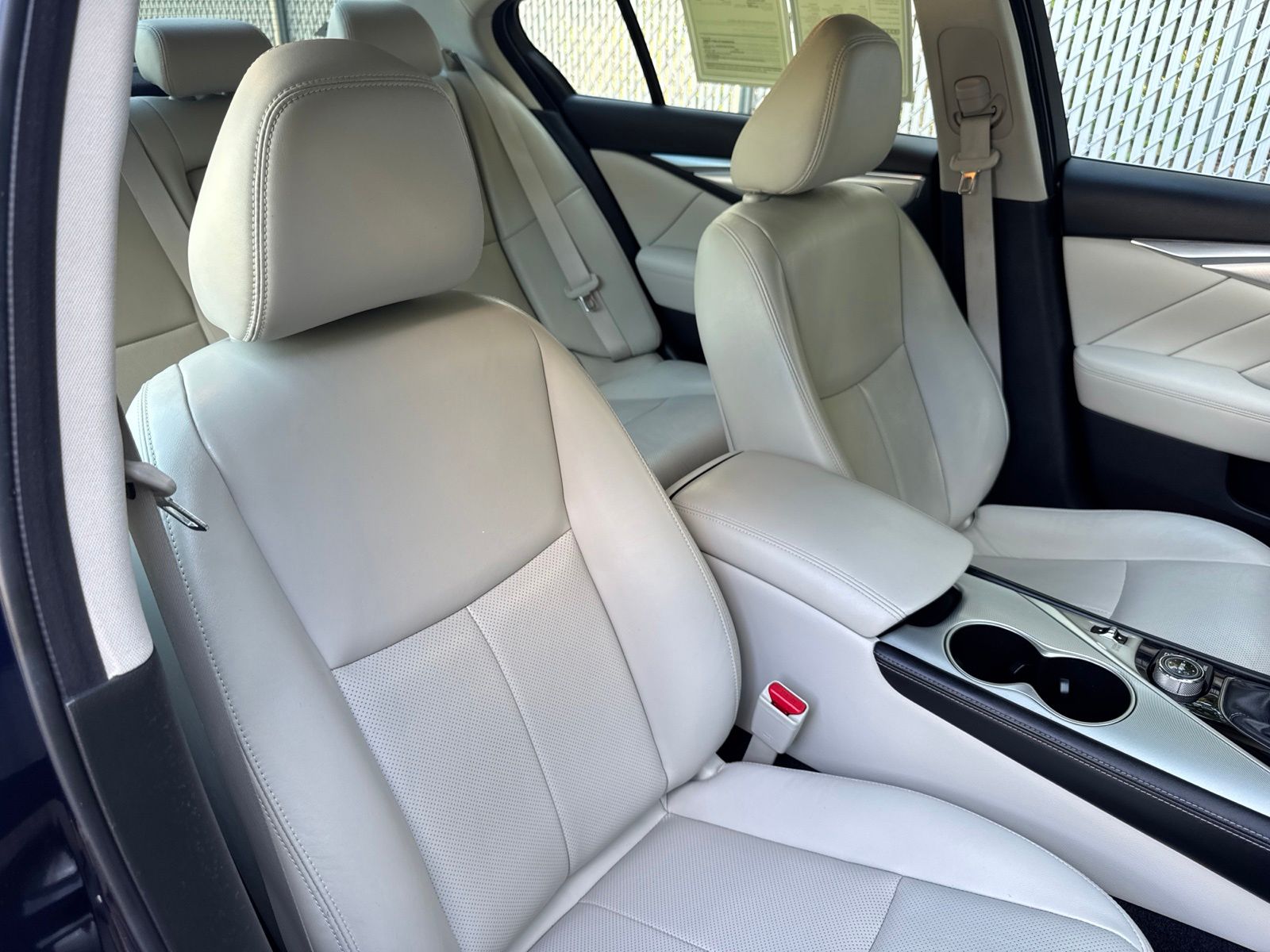 Used 2022 Grand Blue INFINITI LUXE image 36