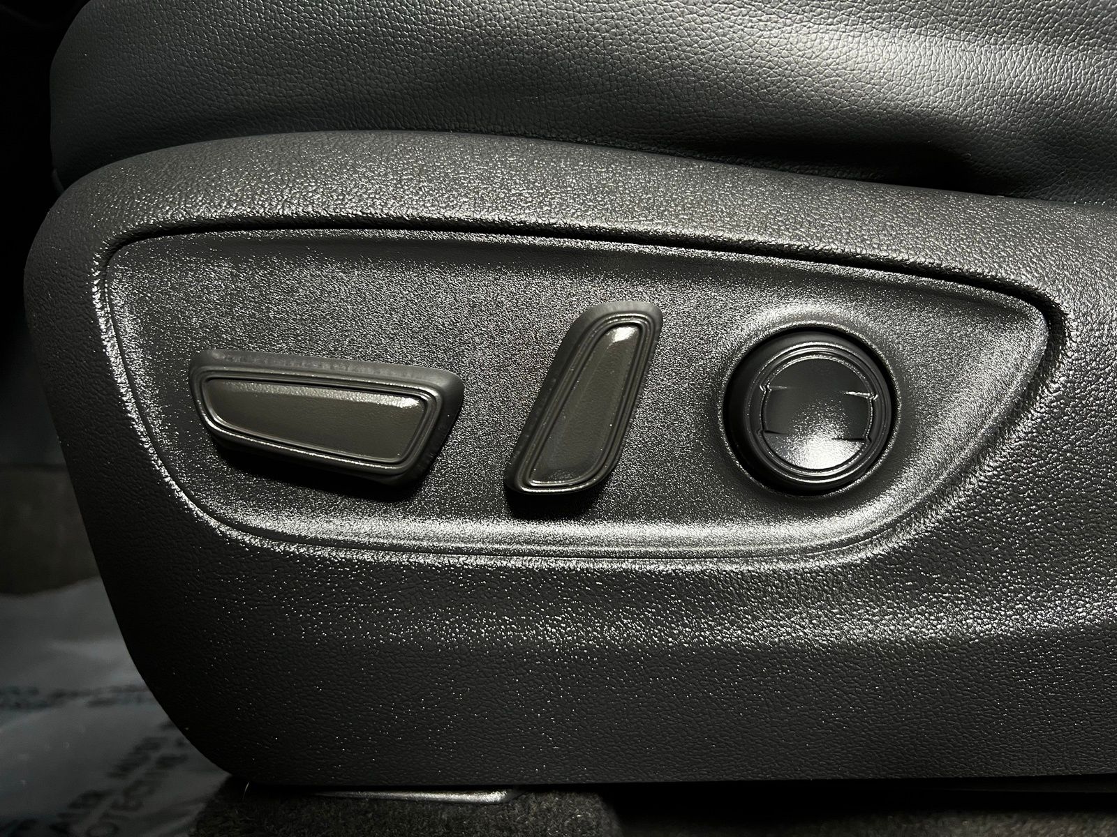 Thumbnail: 2023 Toyota Highlander - 14