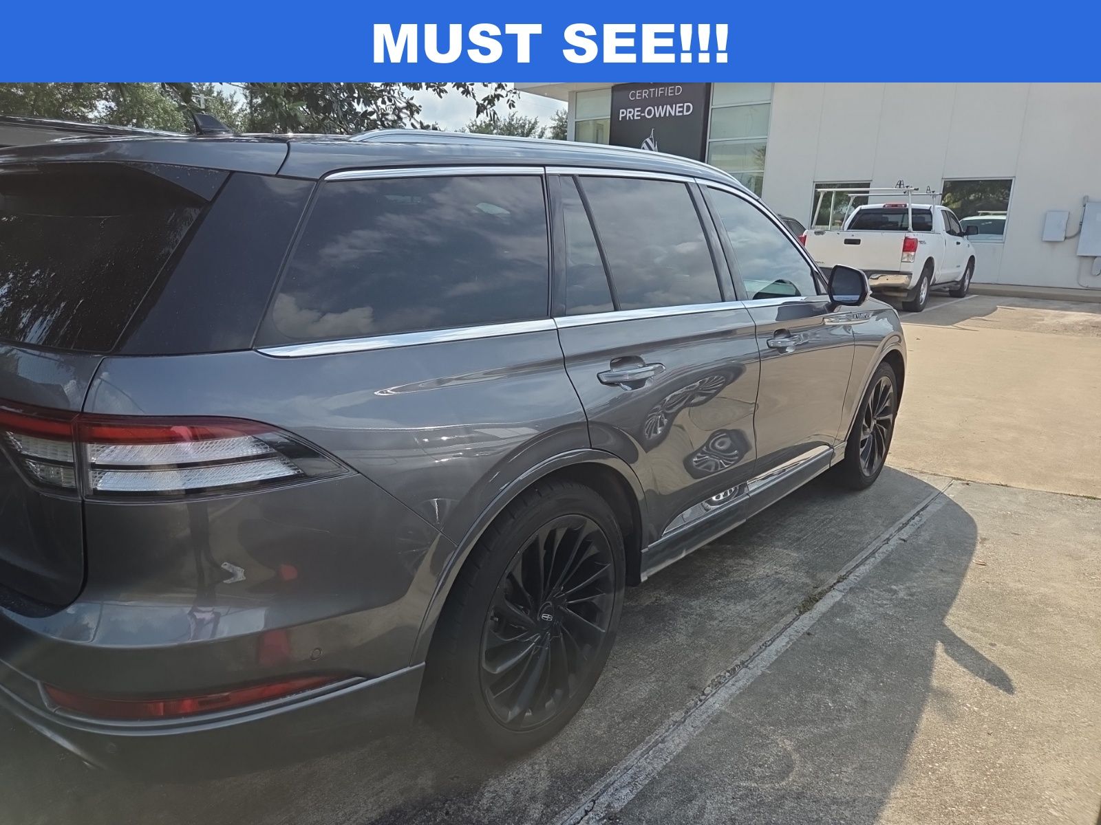 View vehicle photo 4