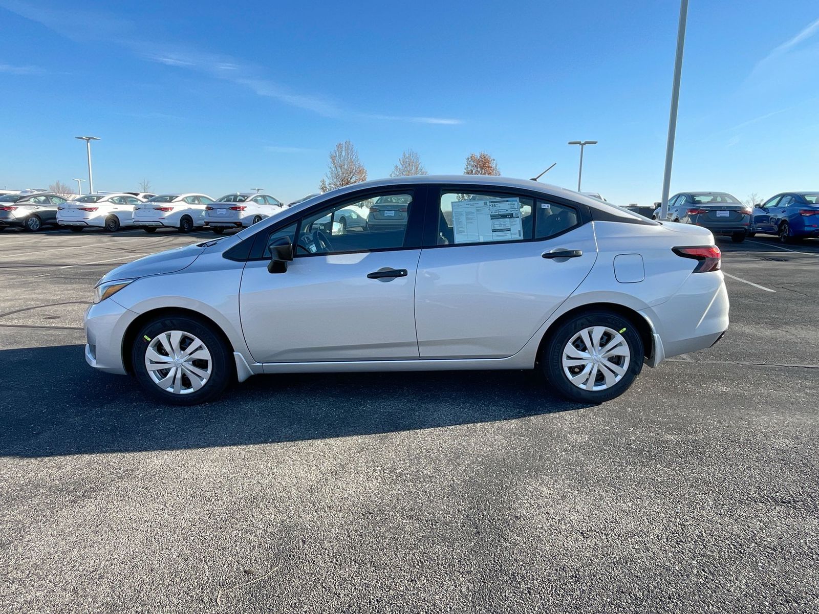 2025 Nissan Versa 1.6 S 26