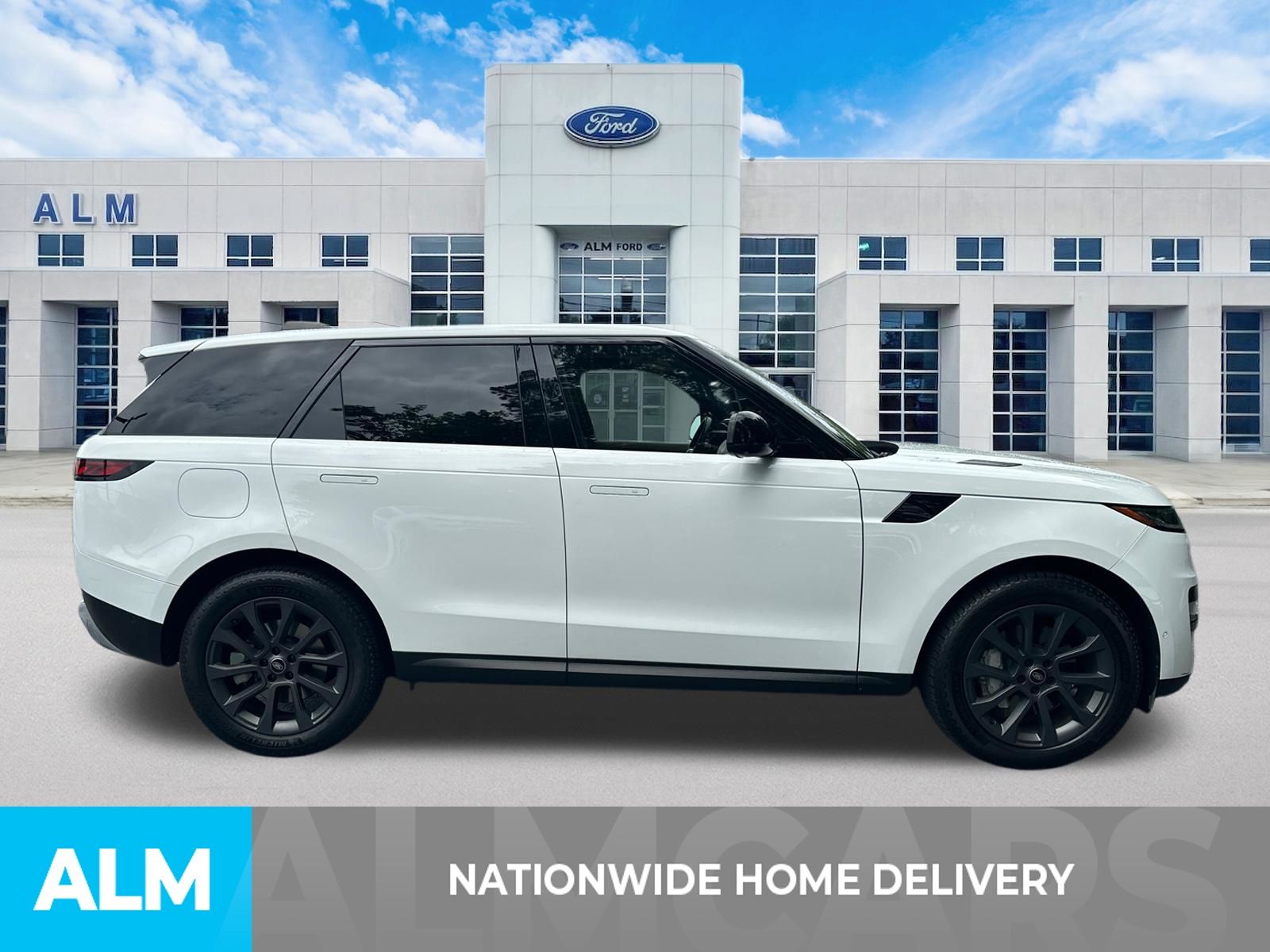 Used 2023 White Land Rover SE image 4