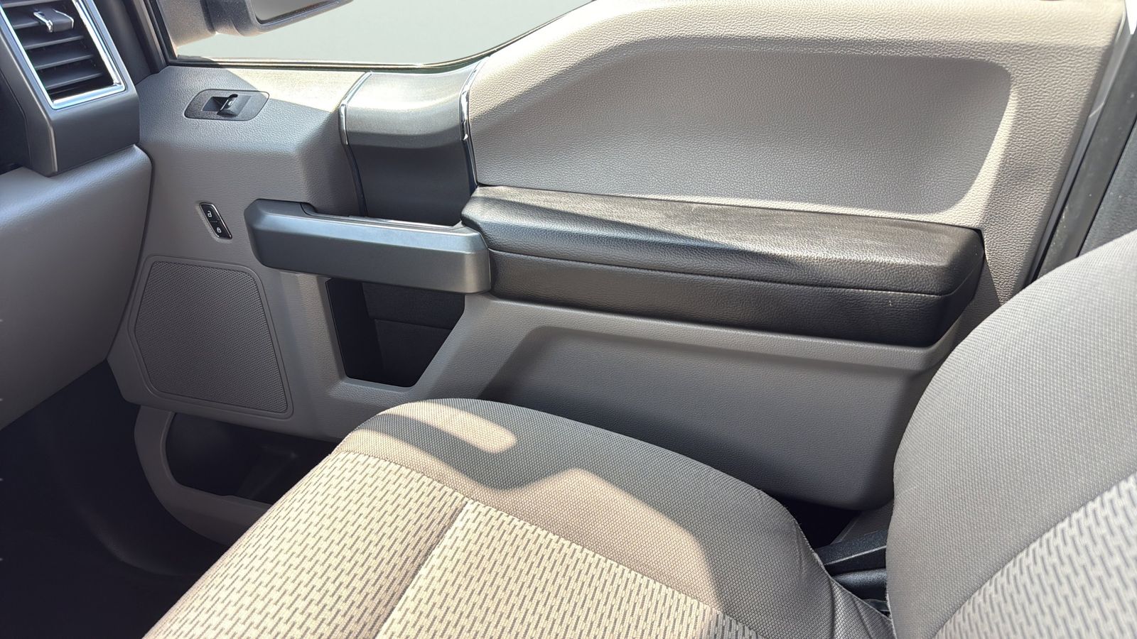 Used Car 2016 Ford F-150  Xlt For Sale Under $25,000 In Austin, Texas