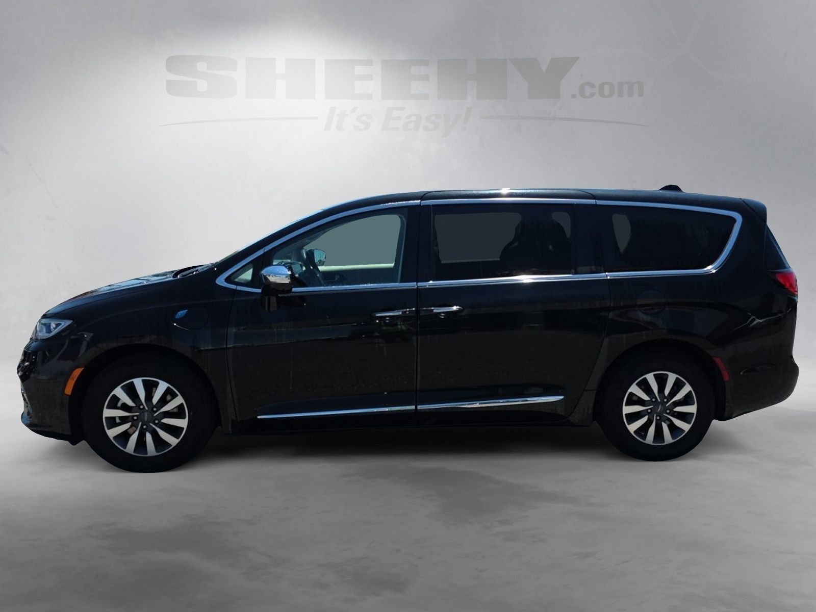 Used 2023 Black Chrysler Limited image 16