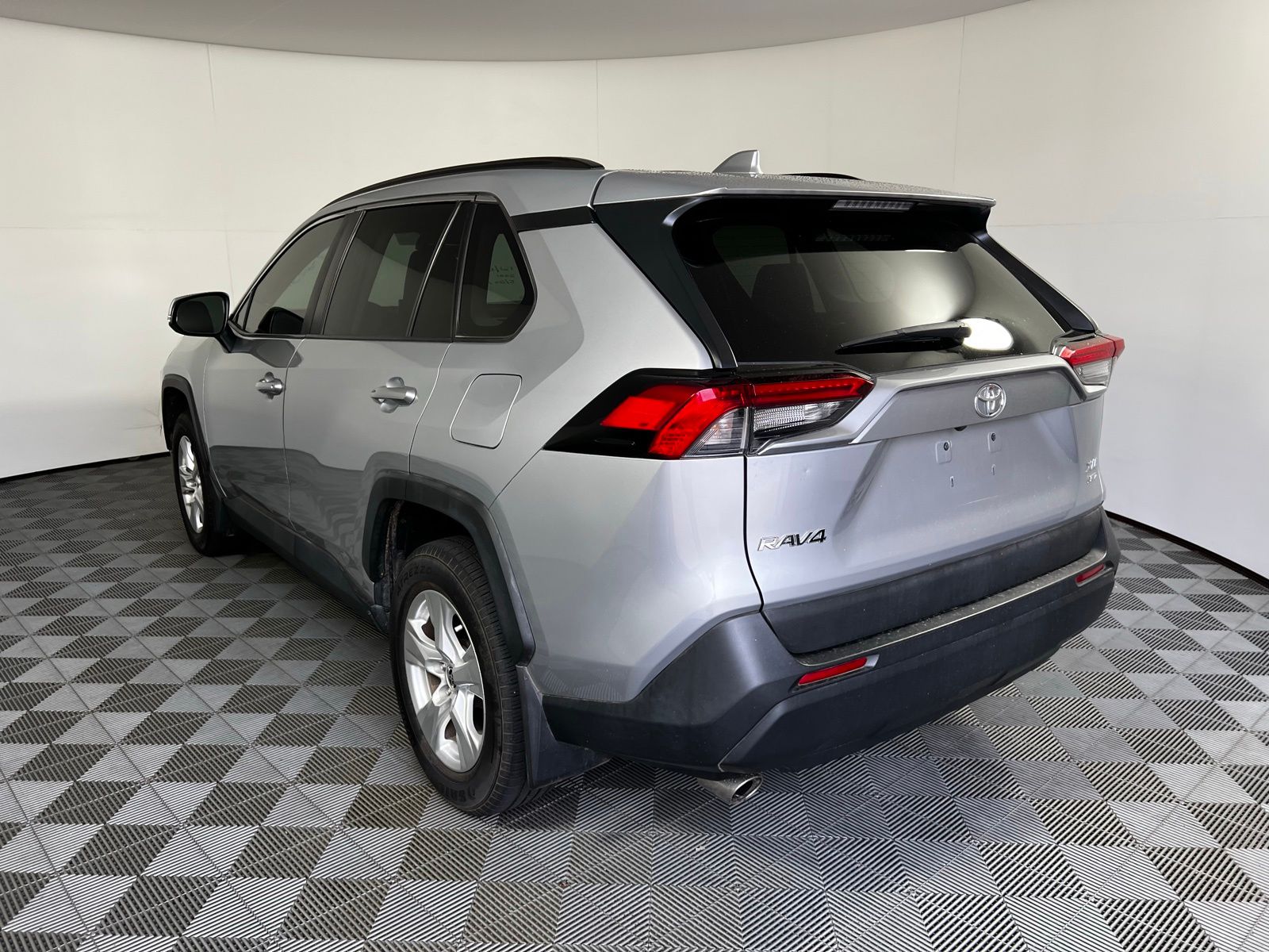 Thumbnail: 2021 Toyota RAV4 - 7