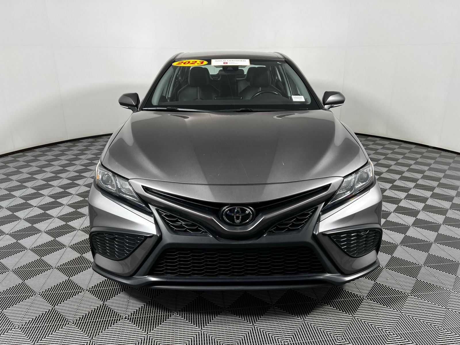 2023 Toyota Camry SE 2