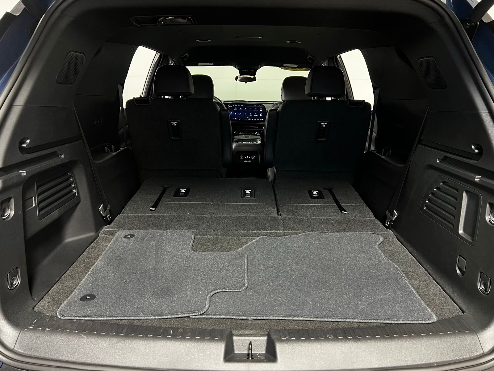 Thumbnail: 2025 Chevrolet Traverse - 28