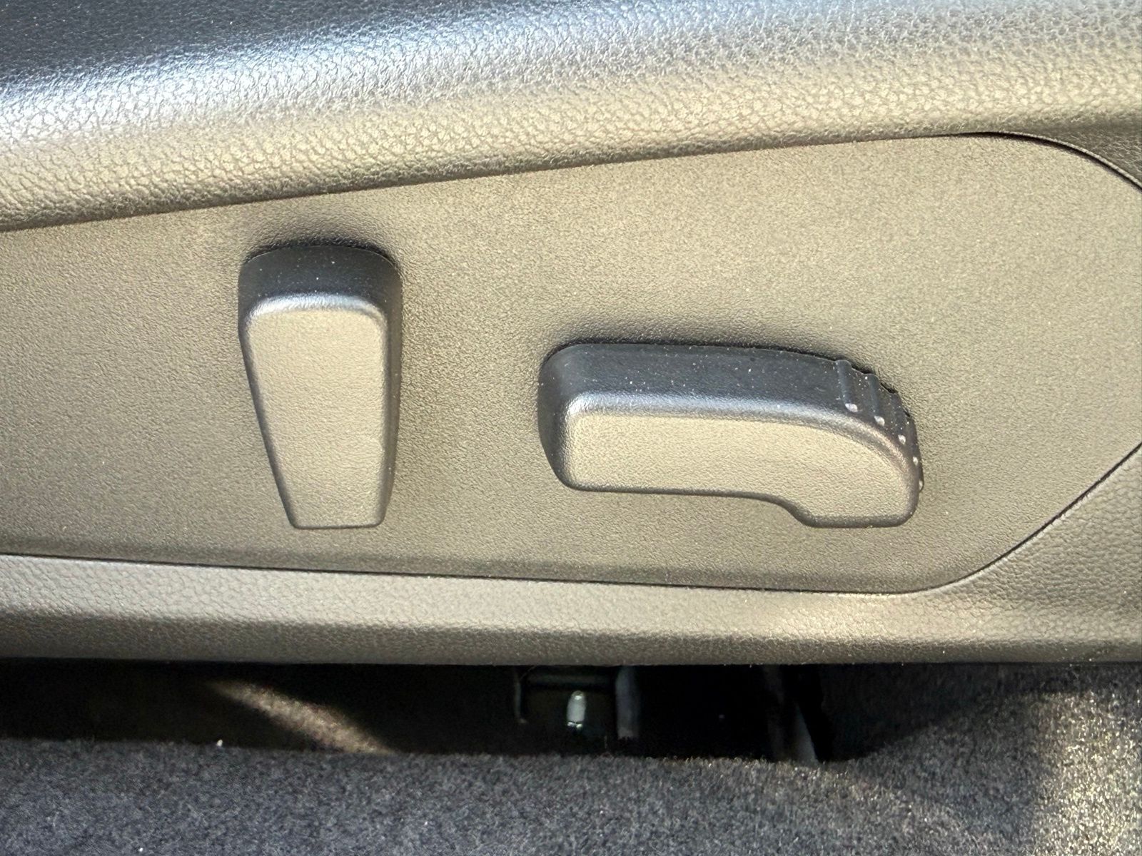 Used 2025 White Subaru Touring image 26