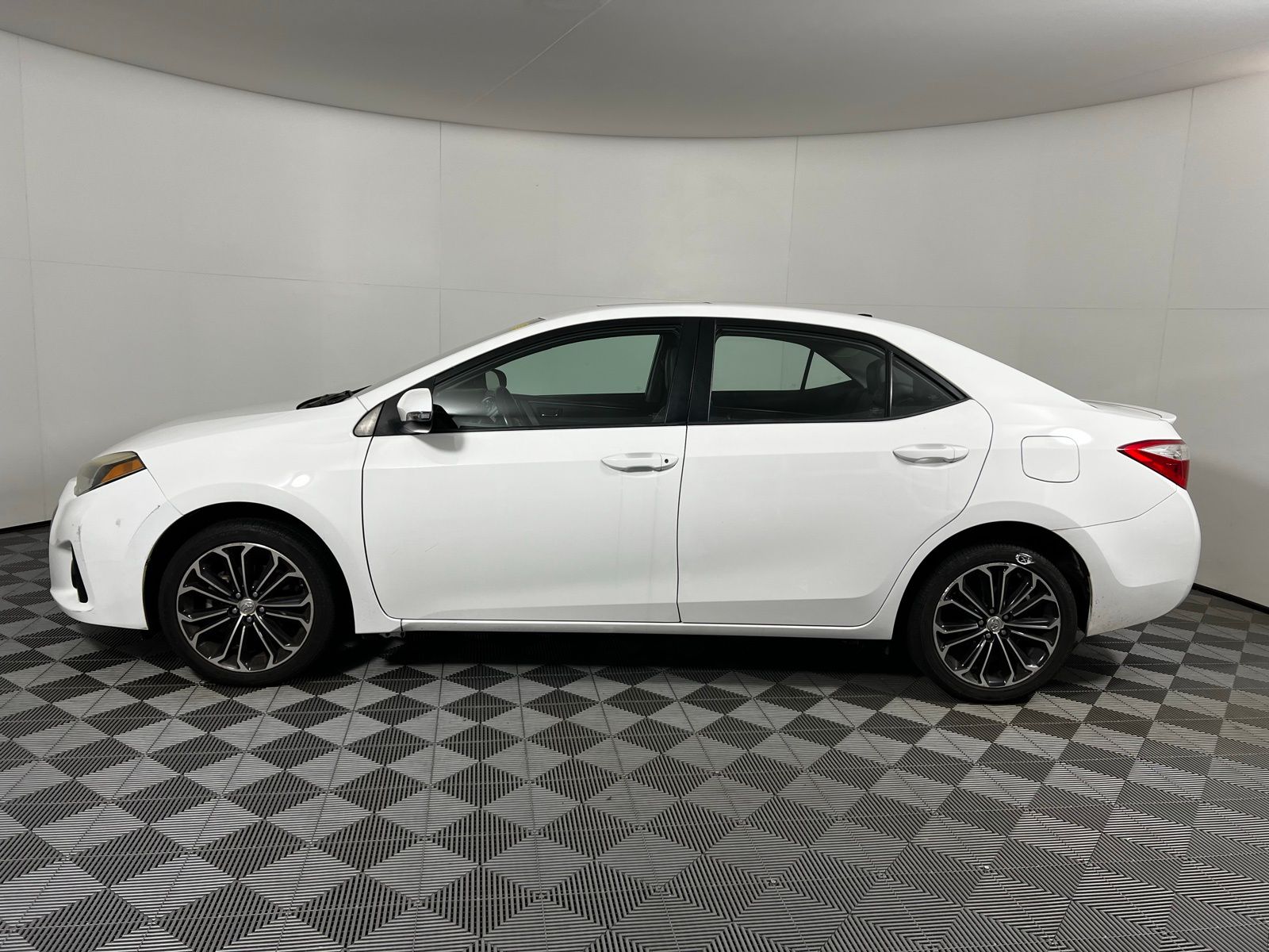 Thumbnail: 2015 Toyota Corolla - 8