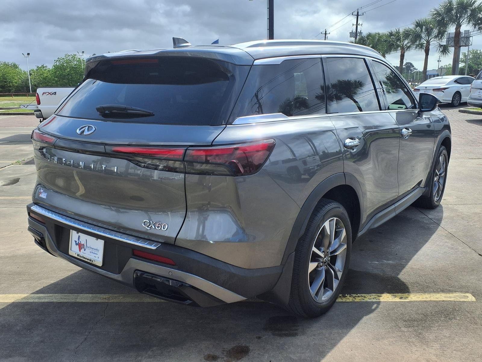 2023 INFINITI QX60 LUXE - 4