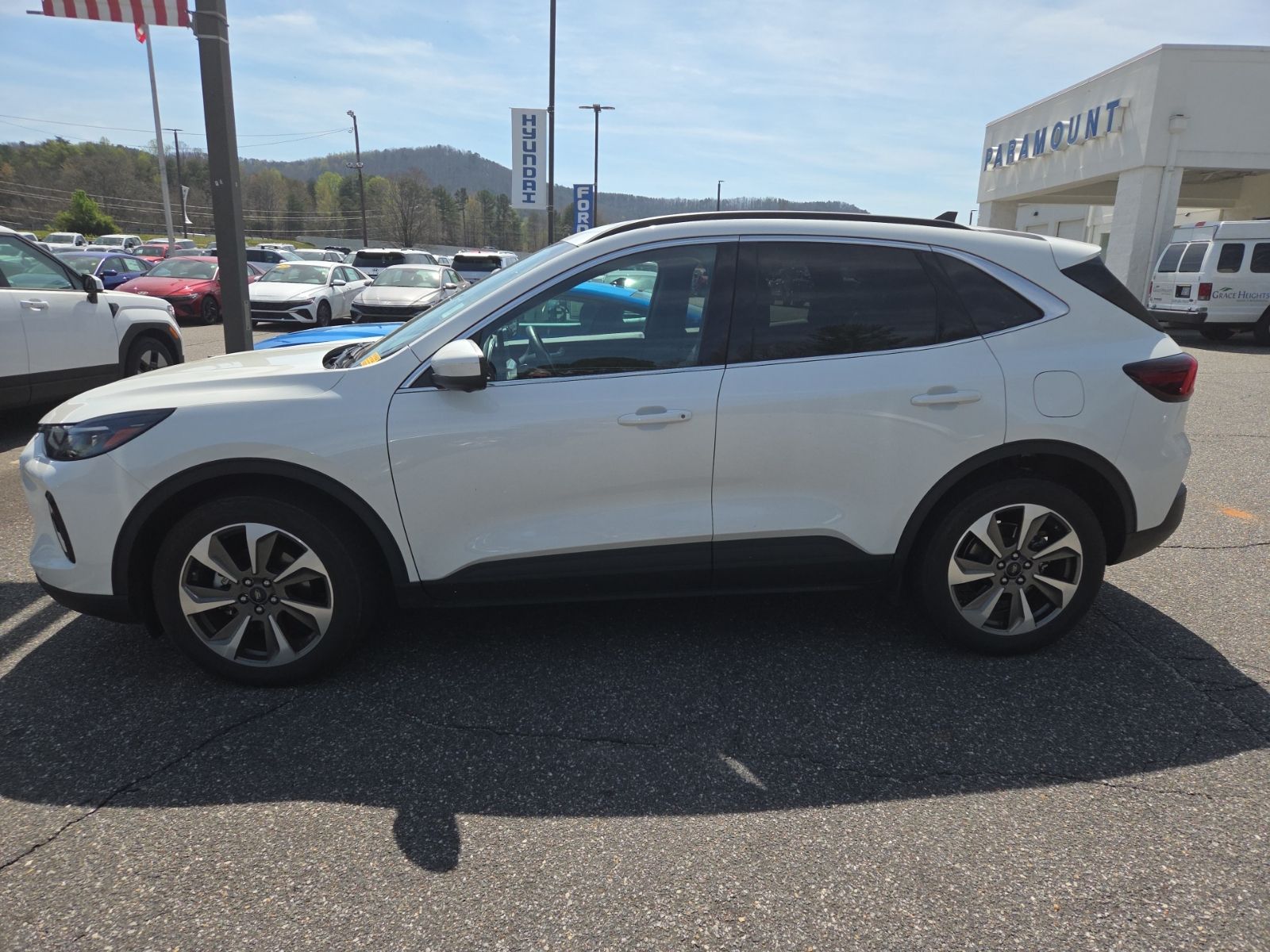 View vehicle photo 3