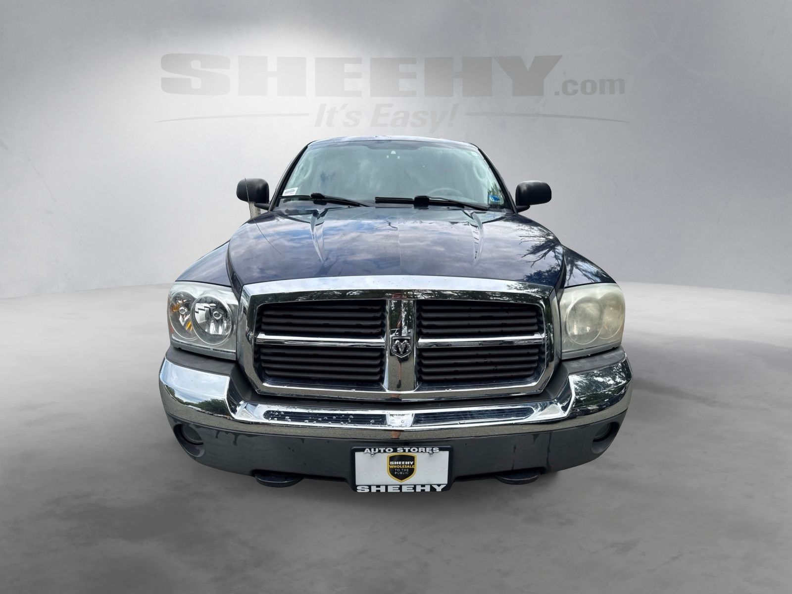 Used 2005 Blue Dodge SLT image 16