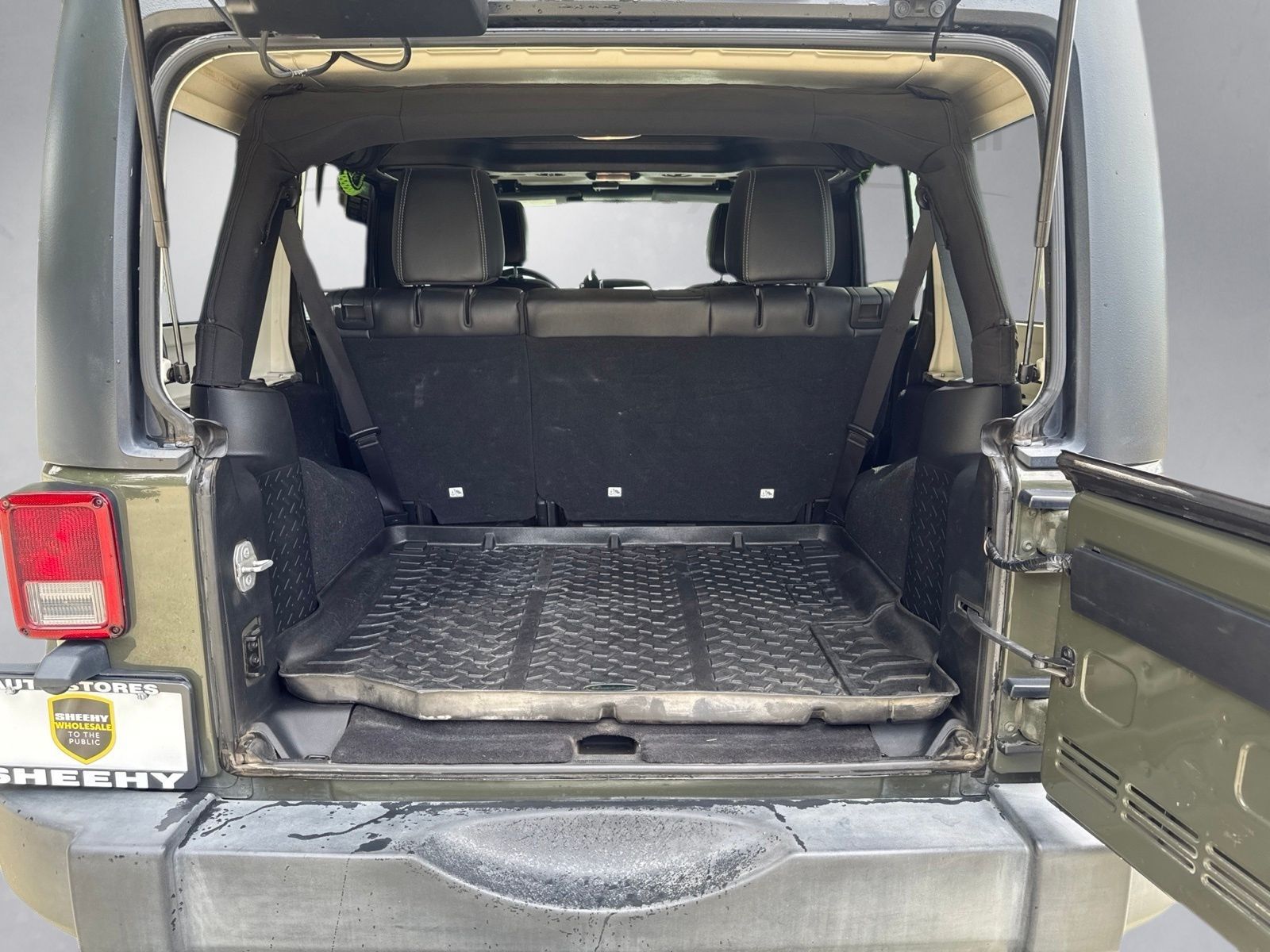 Used 2015 Tank Clearcoat Jeep Unlimited Sahara image 22