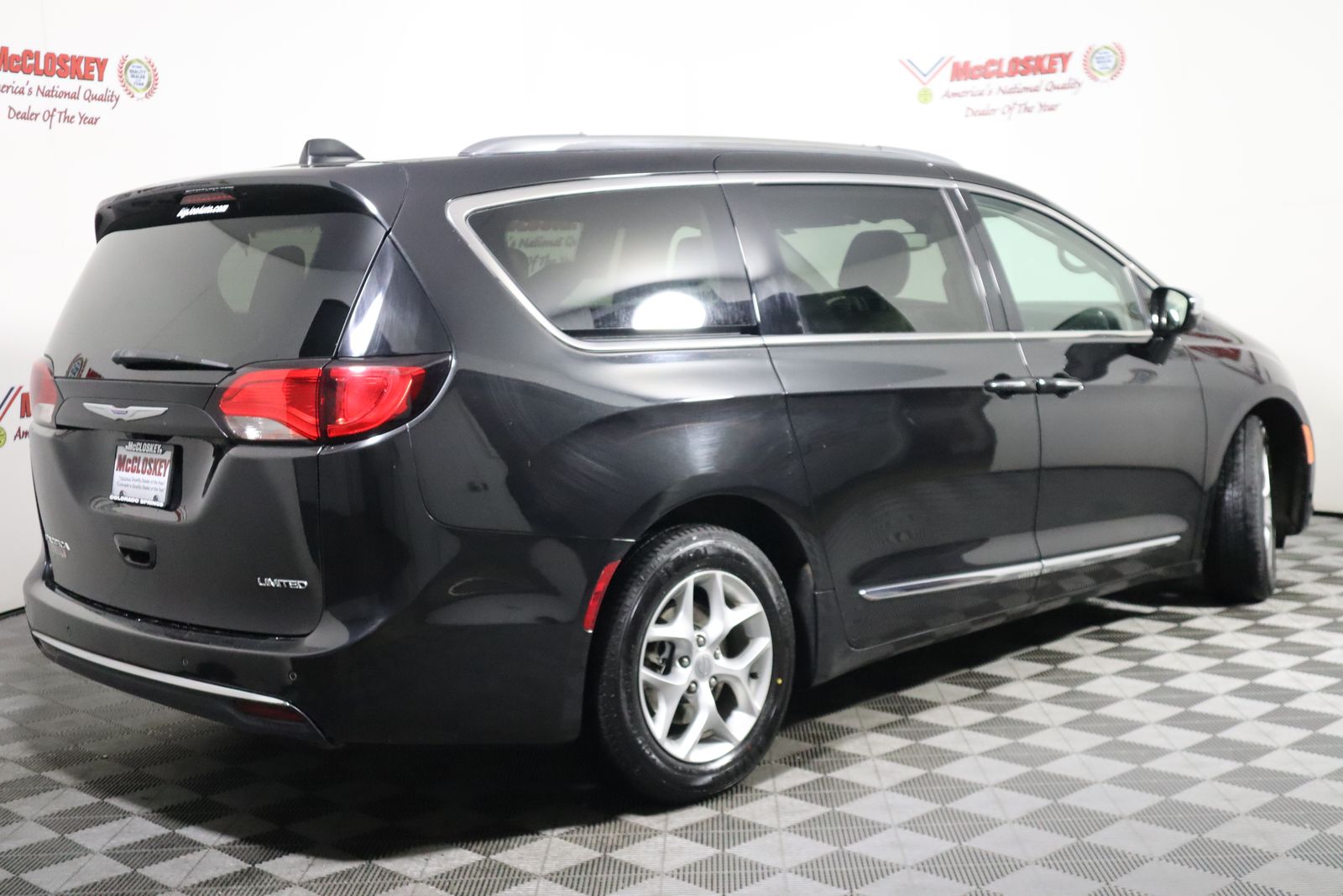 2020 Chrysler Pacifica Limited photo