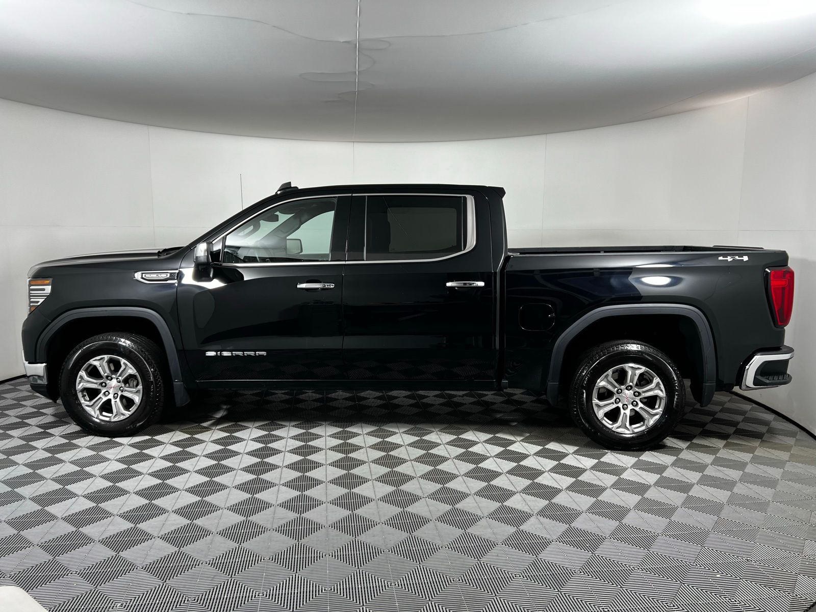 2024 GMC Sierra 1500 SLT 6