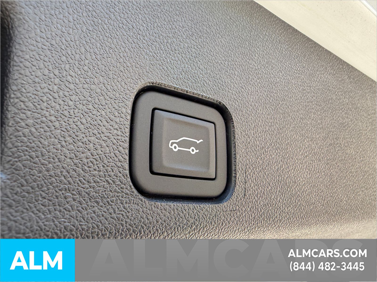 Used 2025 Summit White Chevrolet LT image 11