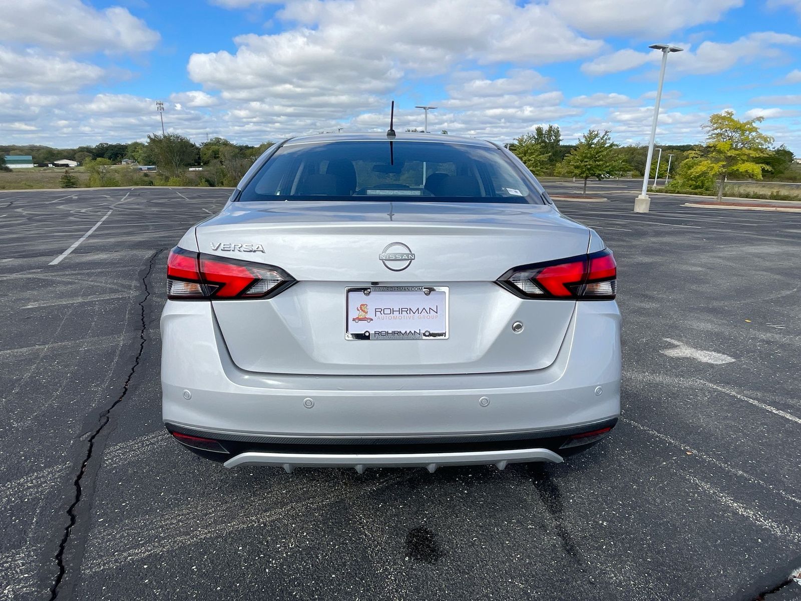 2024 Nissan Versa 1.6 S 32