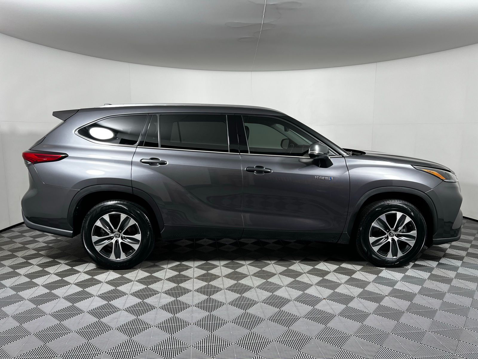 Thumbnail: 2021 Toyota Highlander - 4