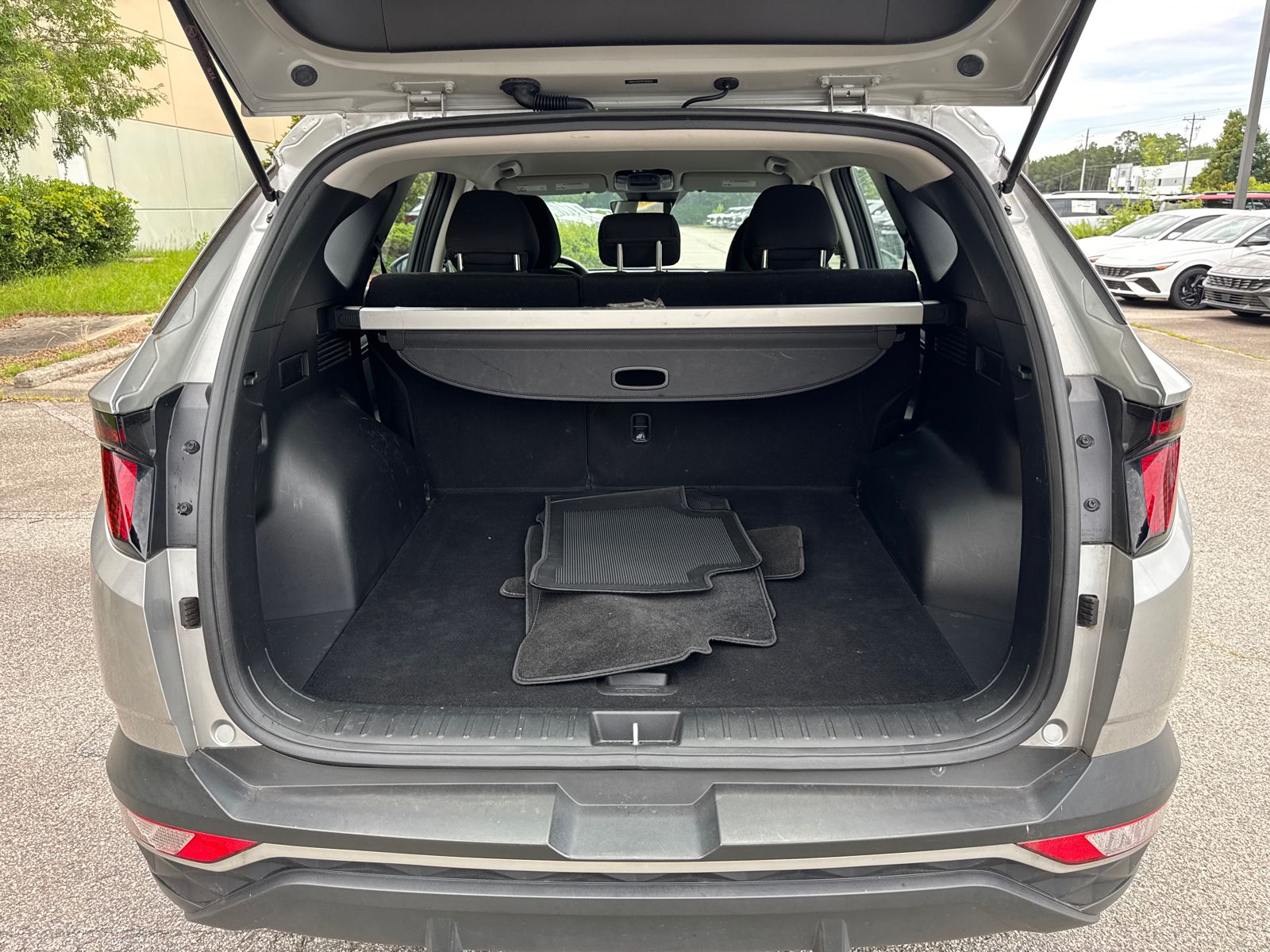 Used 2024 Silver Hyundai SE image 18