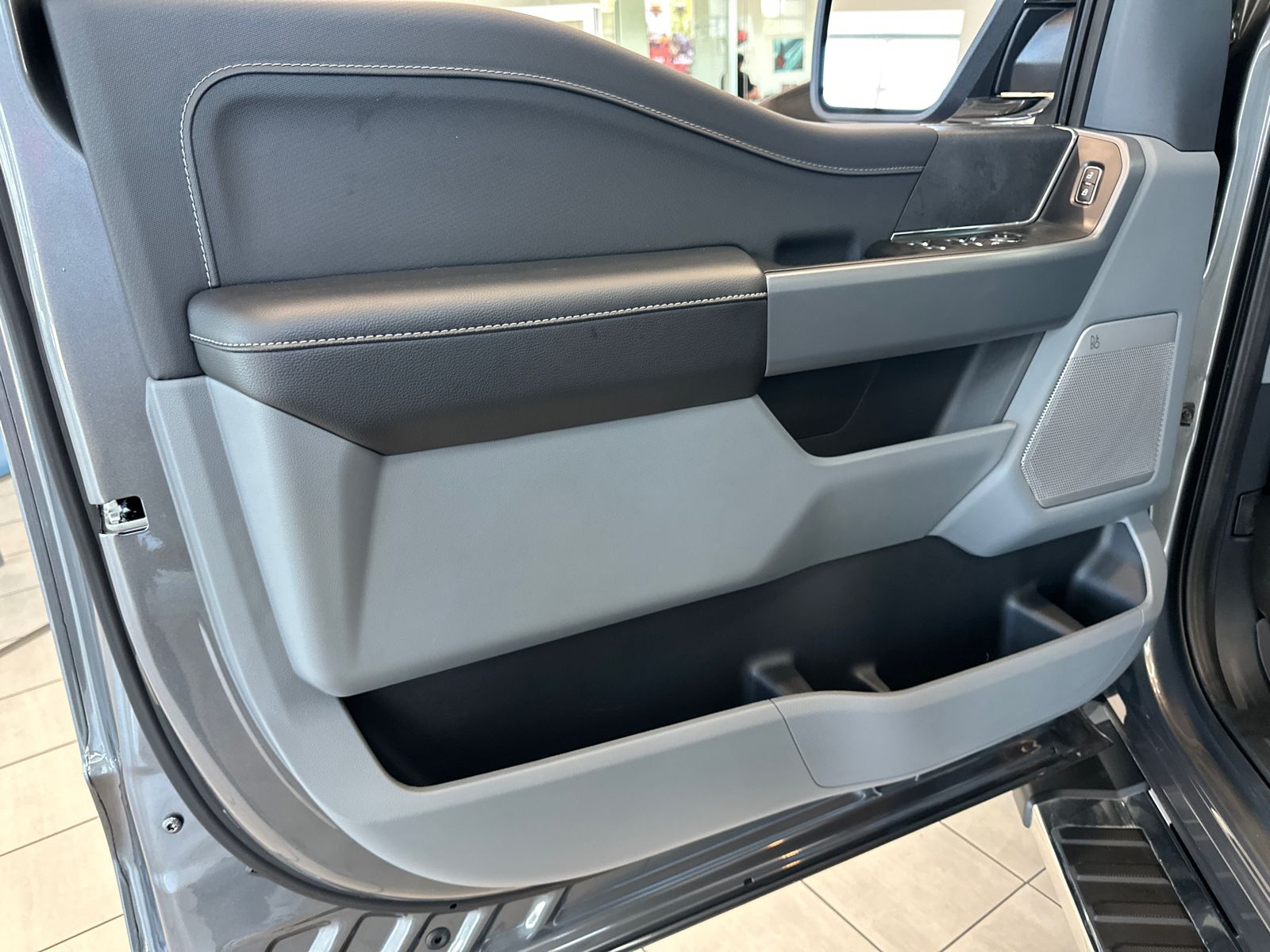 2025 Ford F-150 XLT - Photo 10