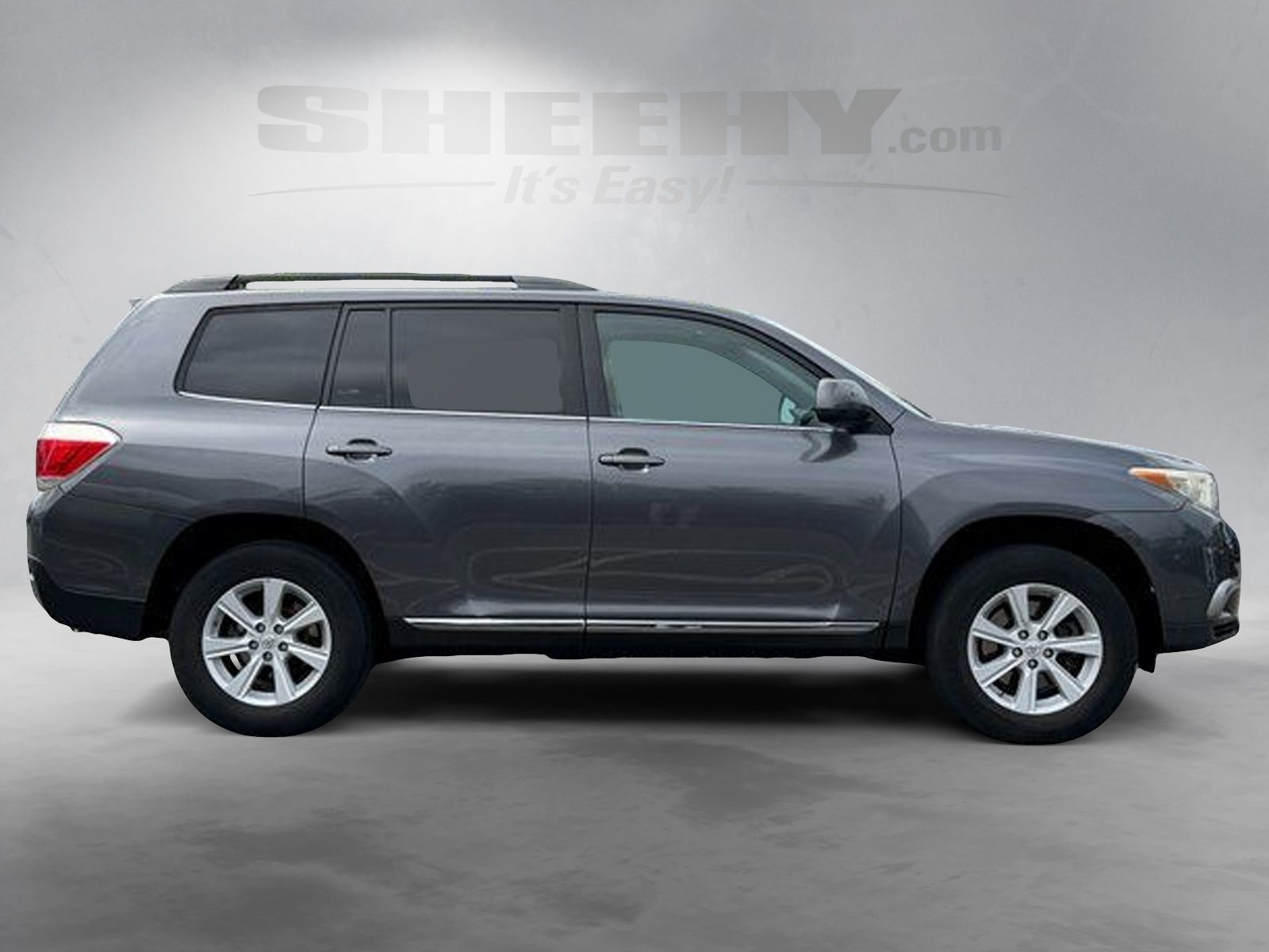 Used 2013 Magnetic Gray Metallic Toyota SE image 9