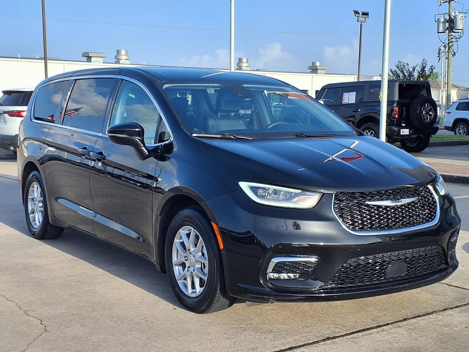 2024 Chrysler Pacifica Touring L - 2