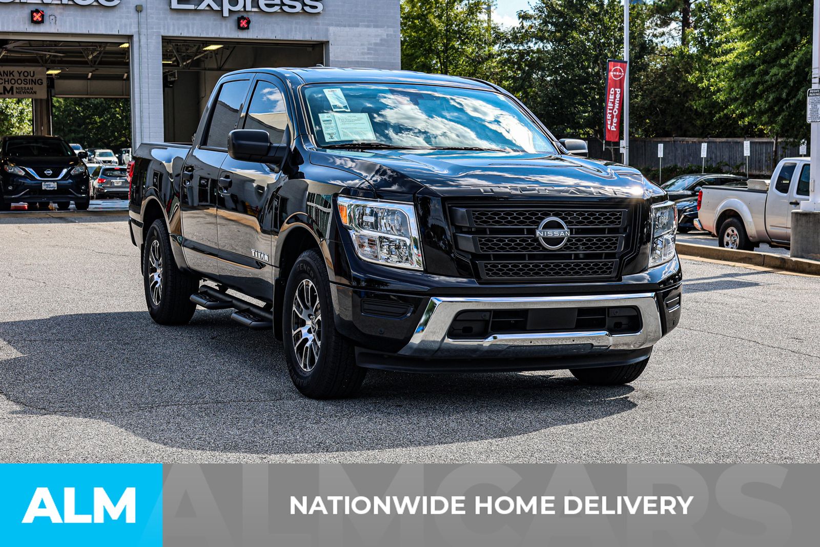 2024 Nissan Titan SV photo 4