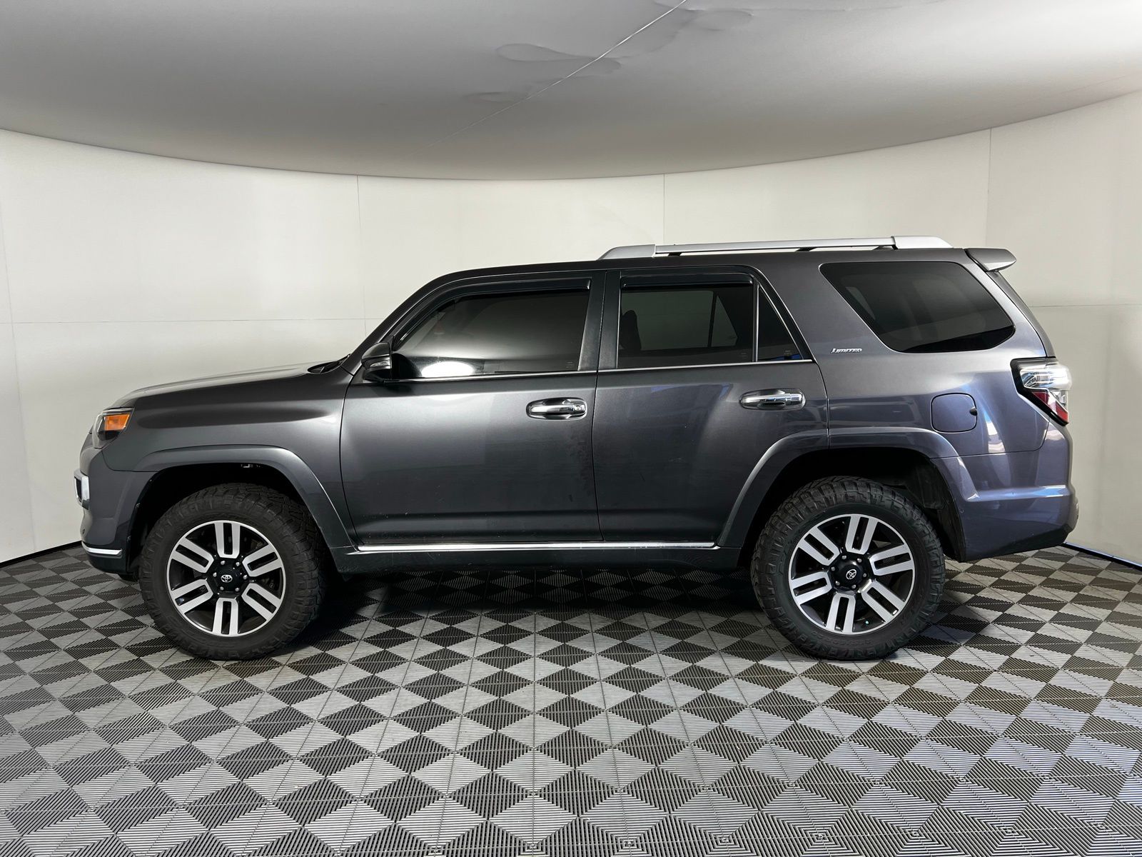 Thumbnail: 2022 Toyota 4Runner - 8