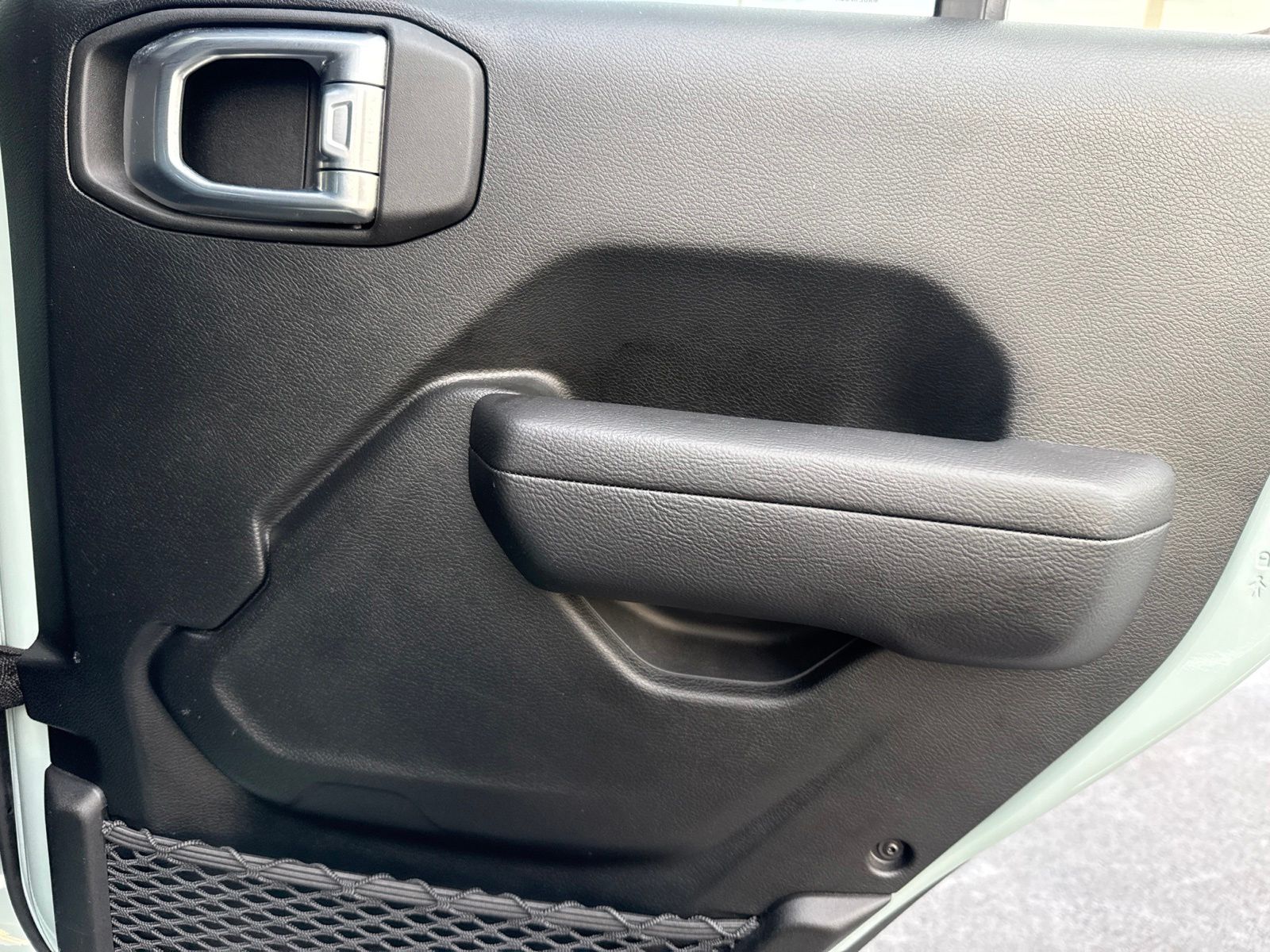 Used 2023  Jeep Sport image 18