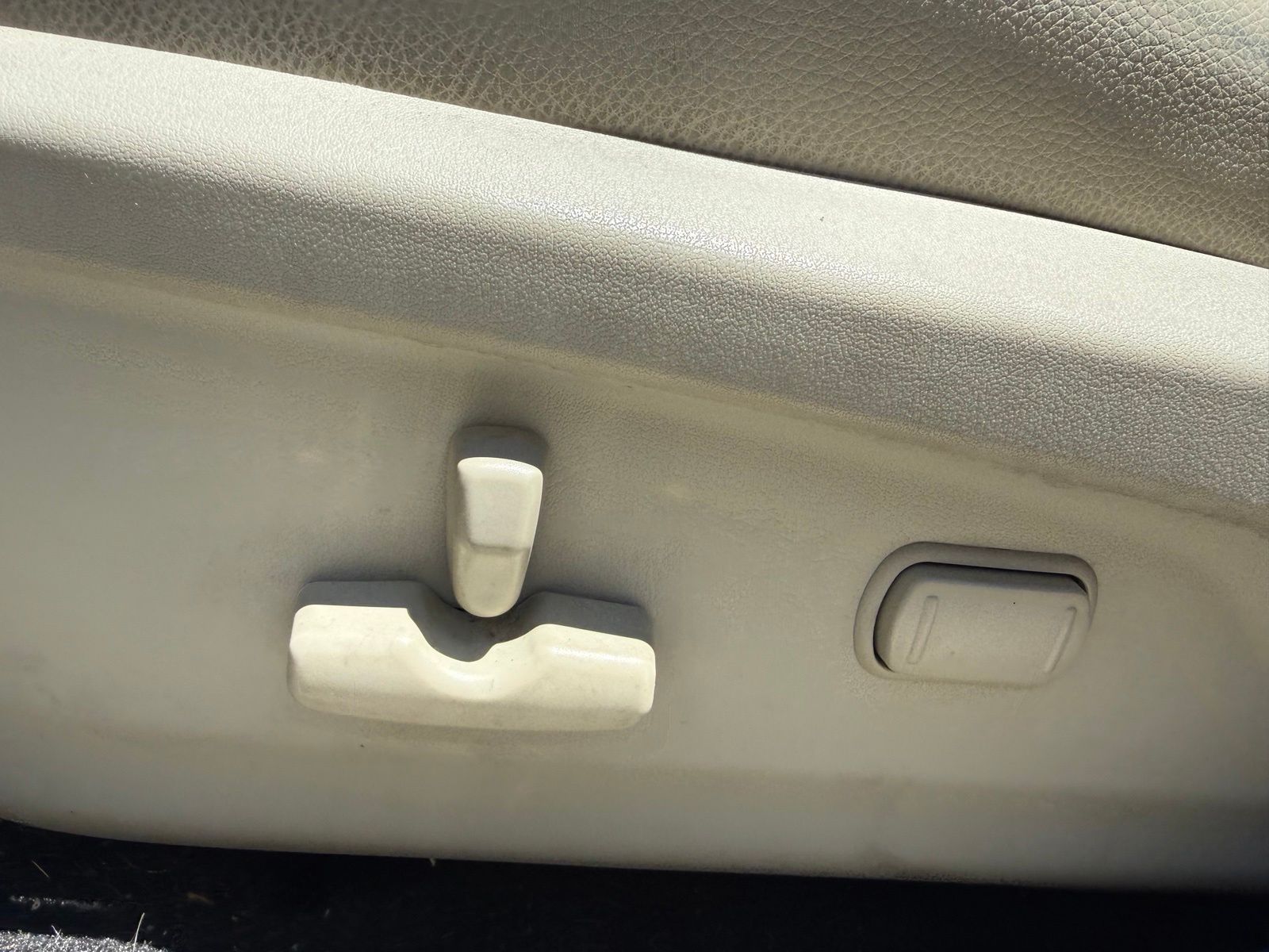 Used 2013 Blue Subaru 2.5i image 25