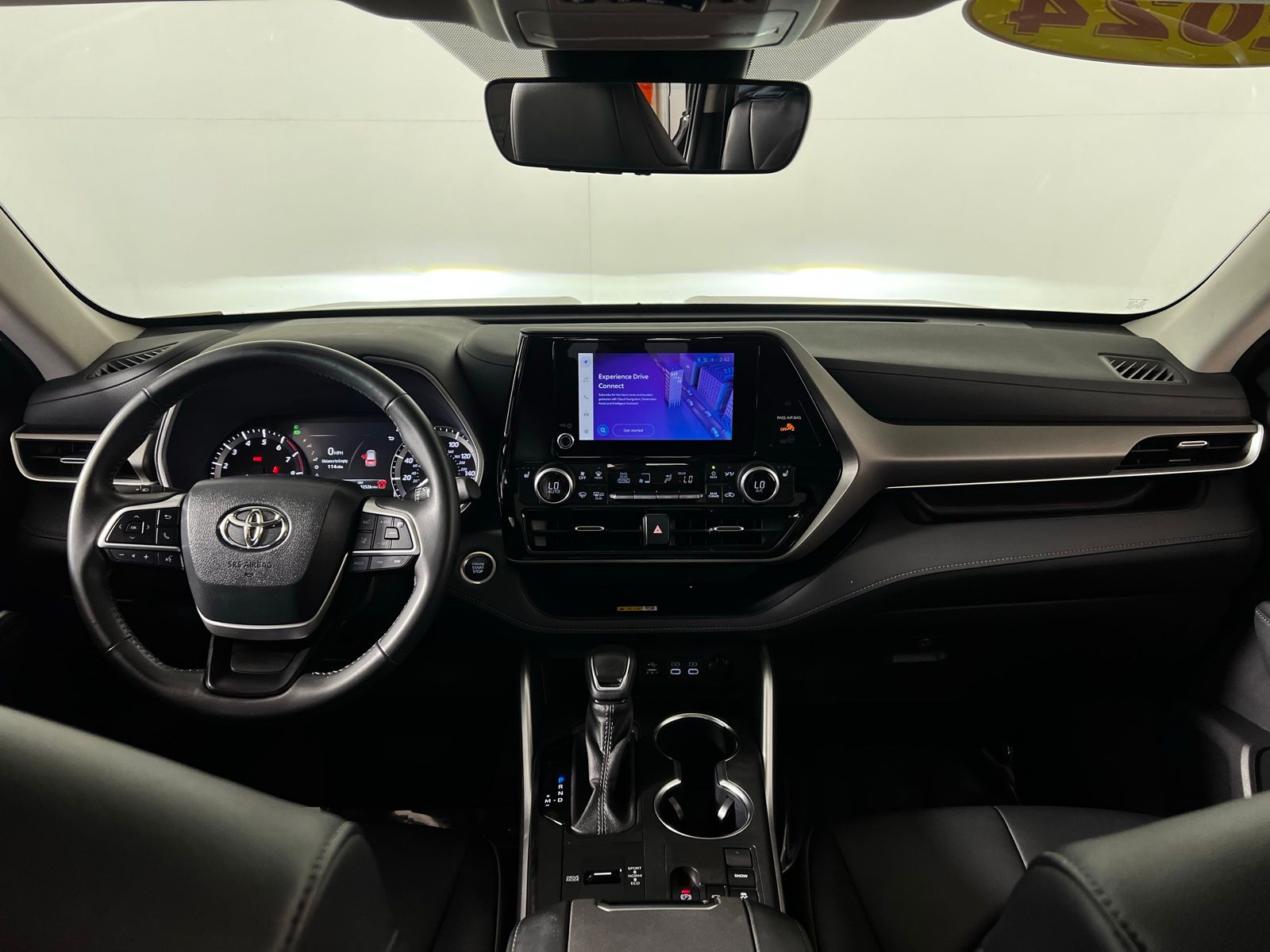 2024 Toyota Highlander XLE 26