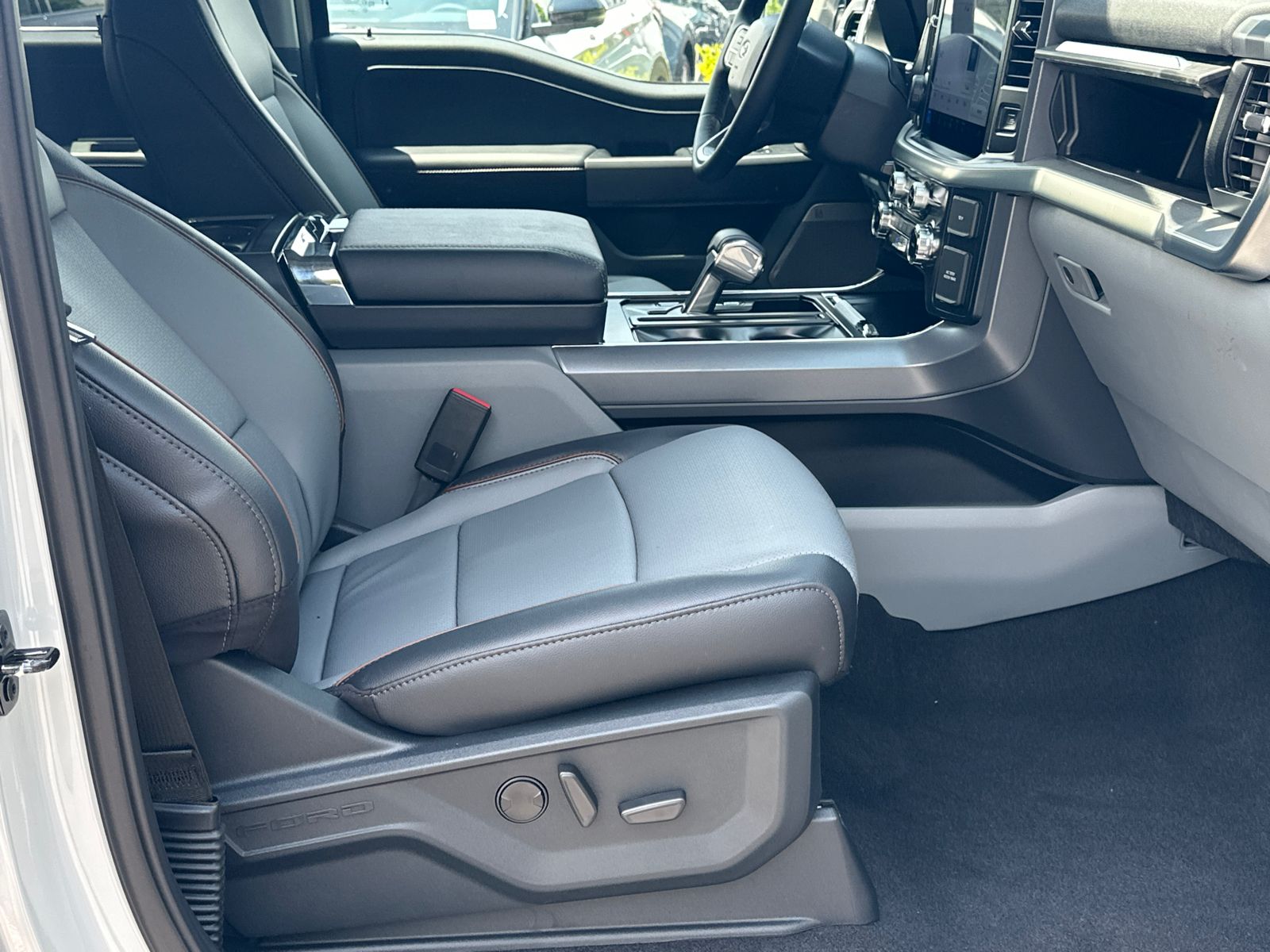 New 2026 Avalanche Ford Lariat® image 15