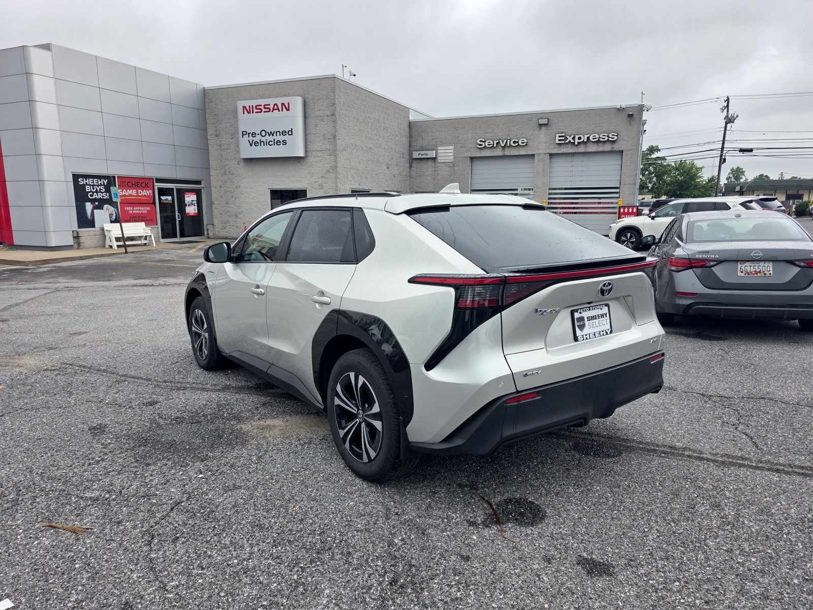 Used 2025 Silver Toyota XLE image 13
