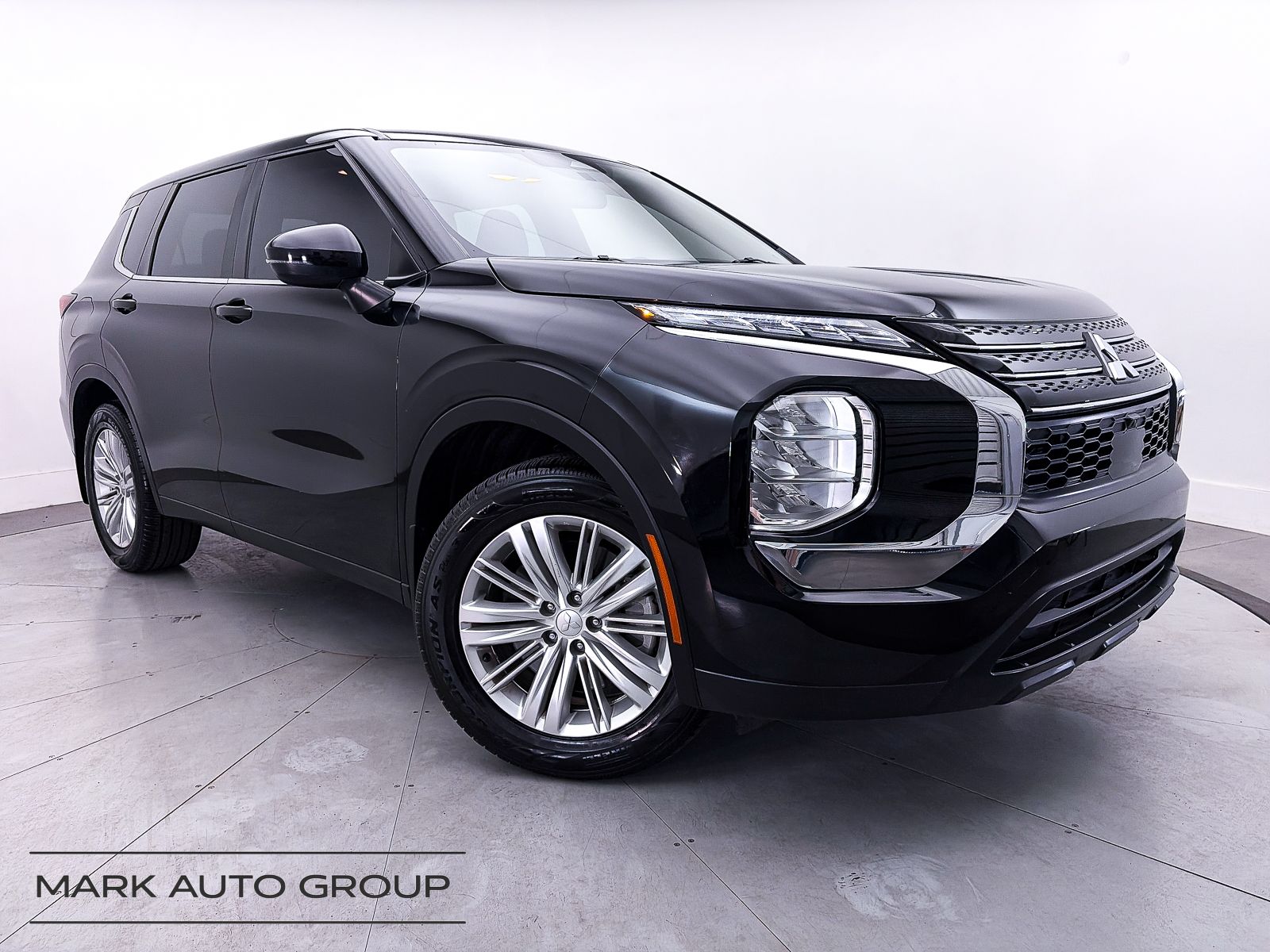 2023 Mitsubishi Outlander ES