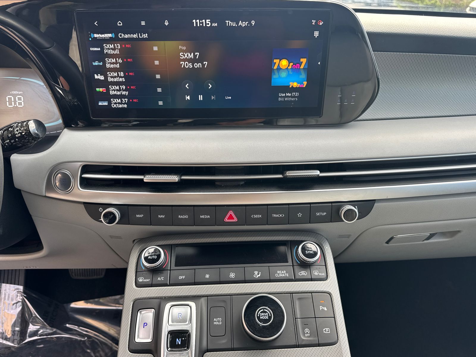 Used 2025 White Hyundai SEL image 29