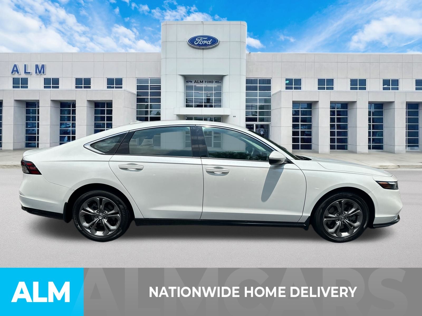Used 2023 White Honda EX-L image 4