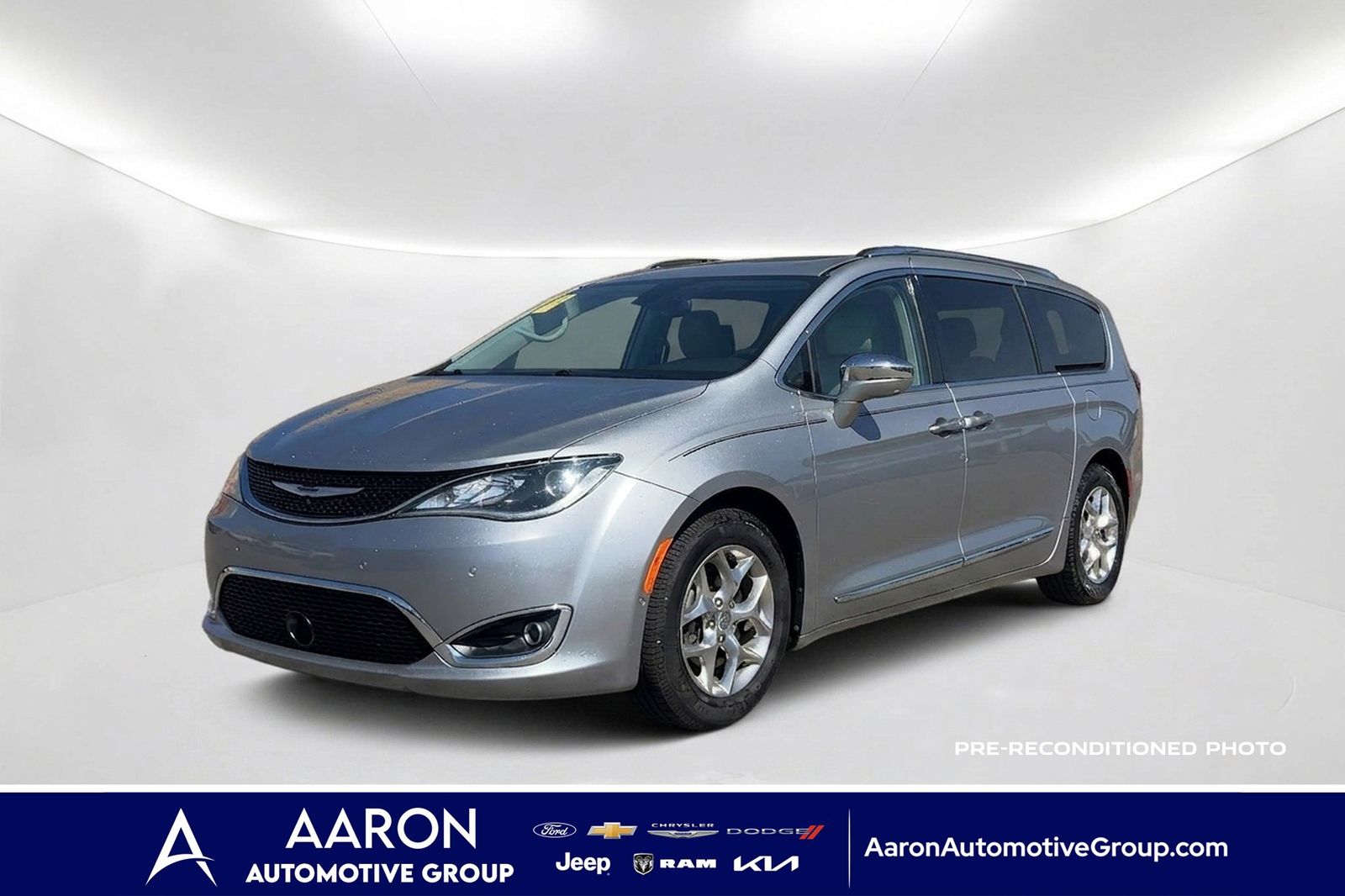 2017 Chrysler Pacifica Plata (Billet Silver Metallic Clearcoat) Minivan Tracción delantera 9 velocidades Automática