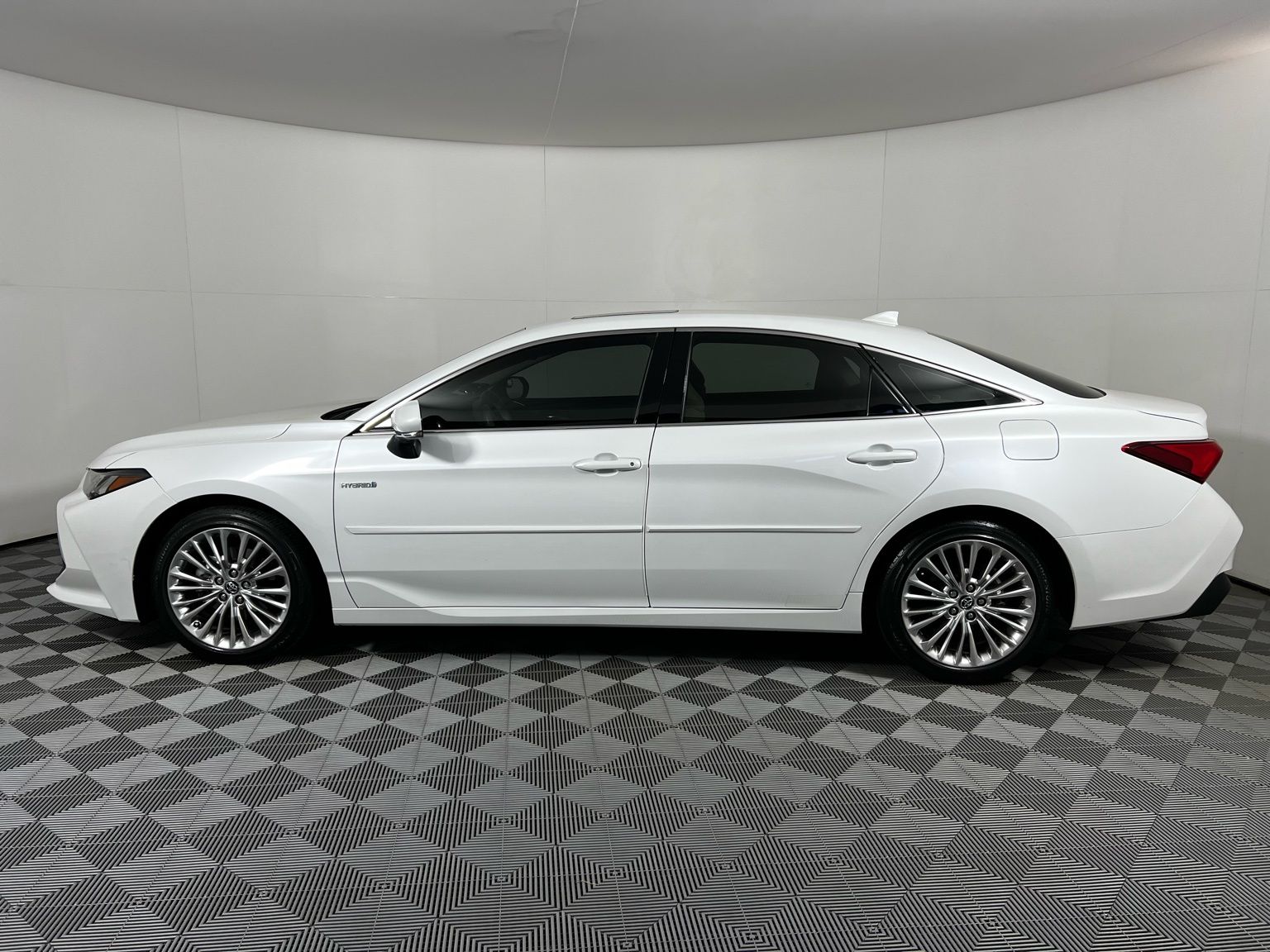 Thumbnail: 2020 Toyota Avalon - 8