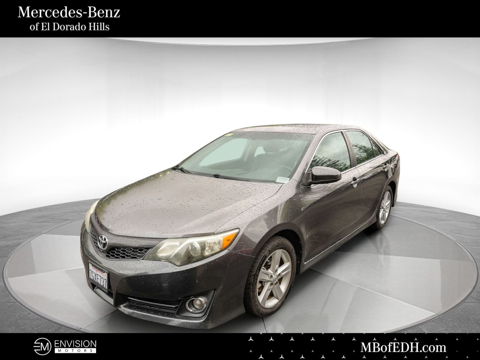 Magnetic Gray Metallic 2014 Toyota Camry SE Sedan Front-Wheel Drive 6-Speed Automatic