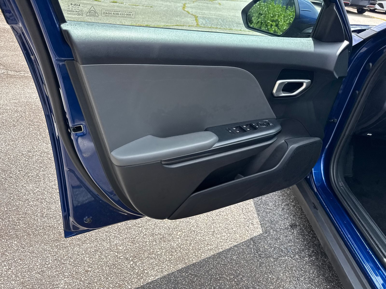 Used 2025 Blue Kia LXS image 10