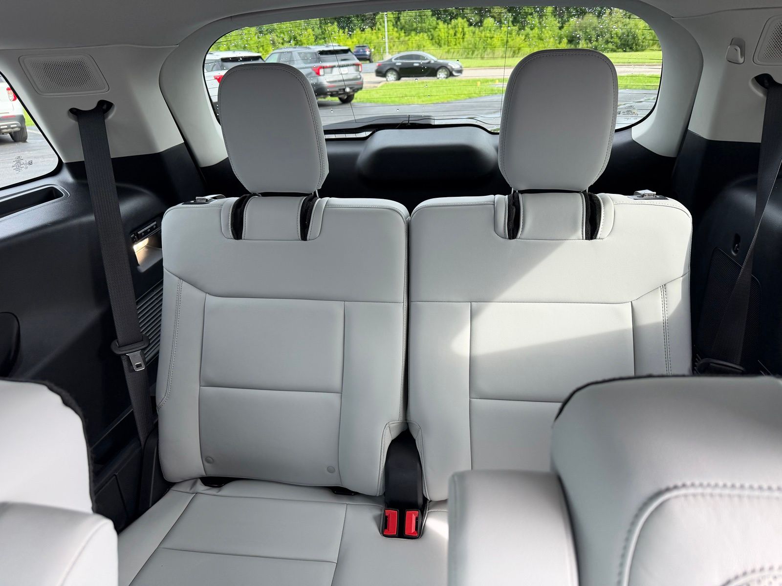 2025 Ford Explorer image 15