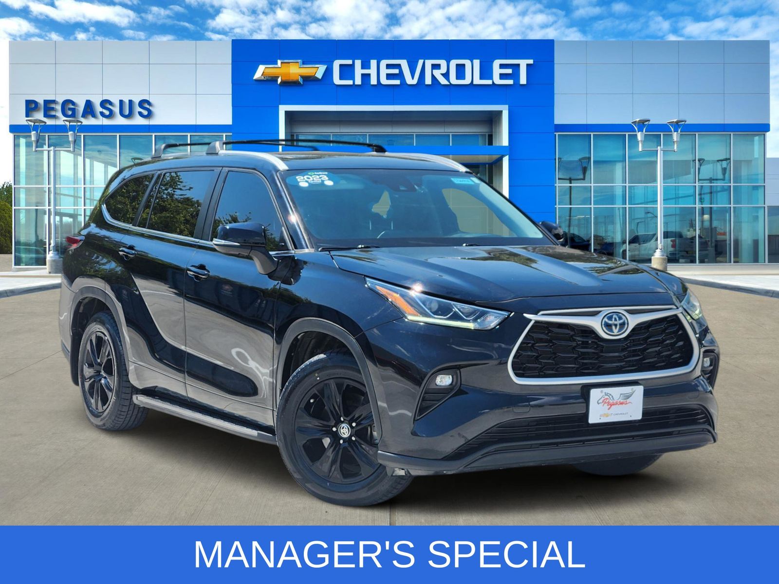 Midnight Black Metallic 2023 Toyota Highlander Hybrid SUV / Crossover Front-Wheel Drive Continuously Variable Transmission