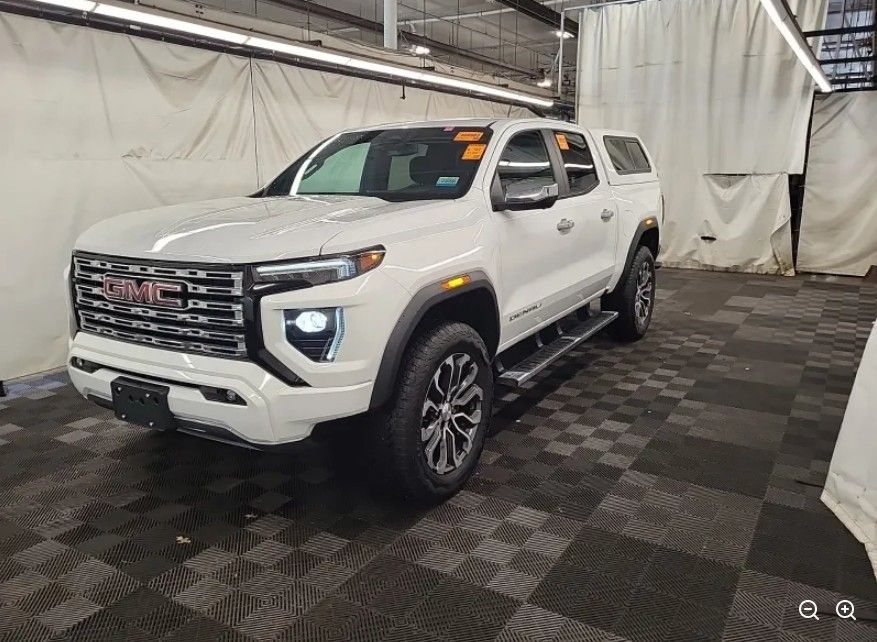 Summit White 2024 GMC Canyon Pickup Truck Four-Wheel Drive 8-Speed Automatic