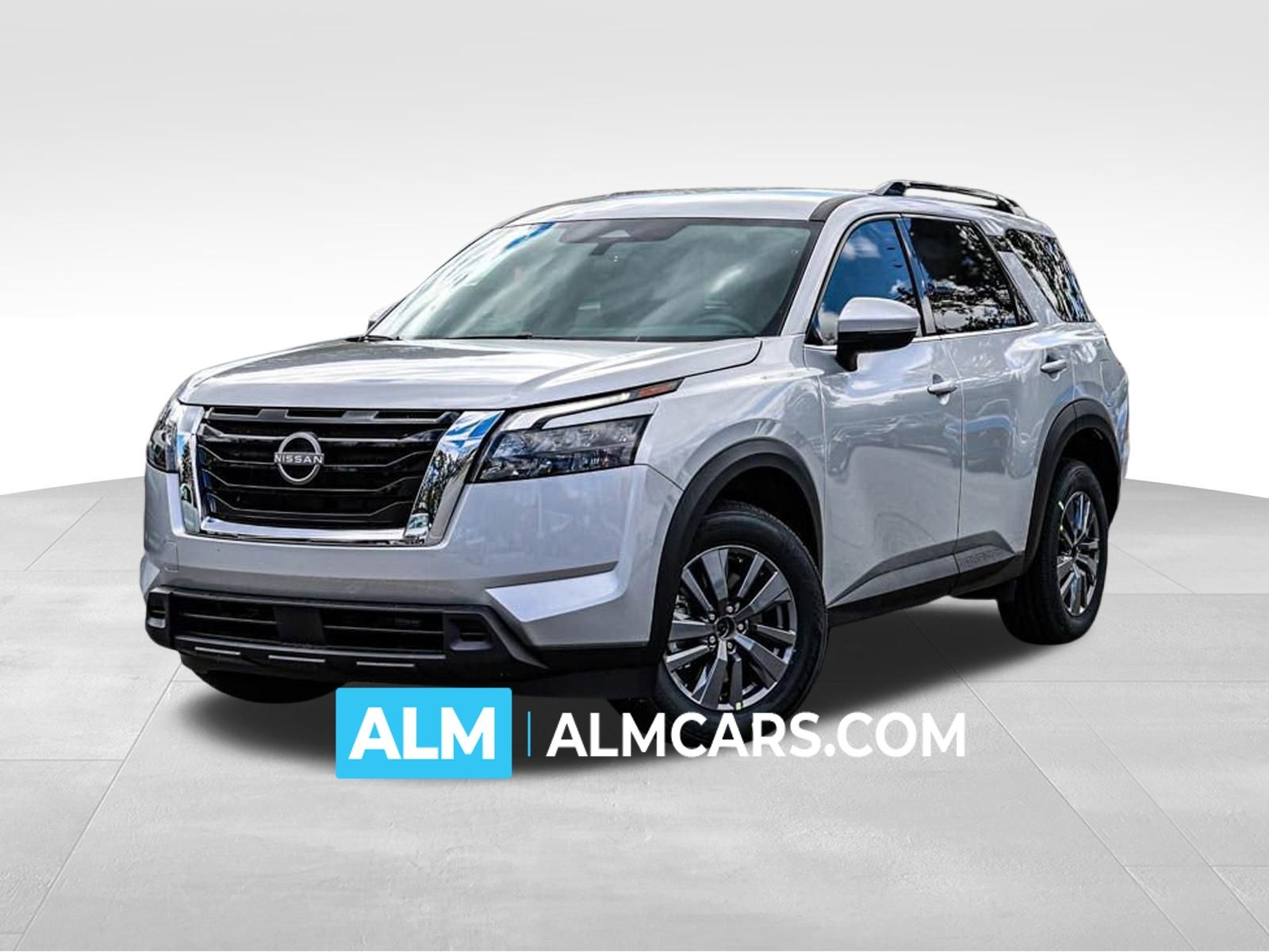 2025 Nissan Pathfinder SV's photo