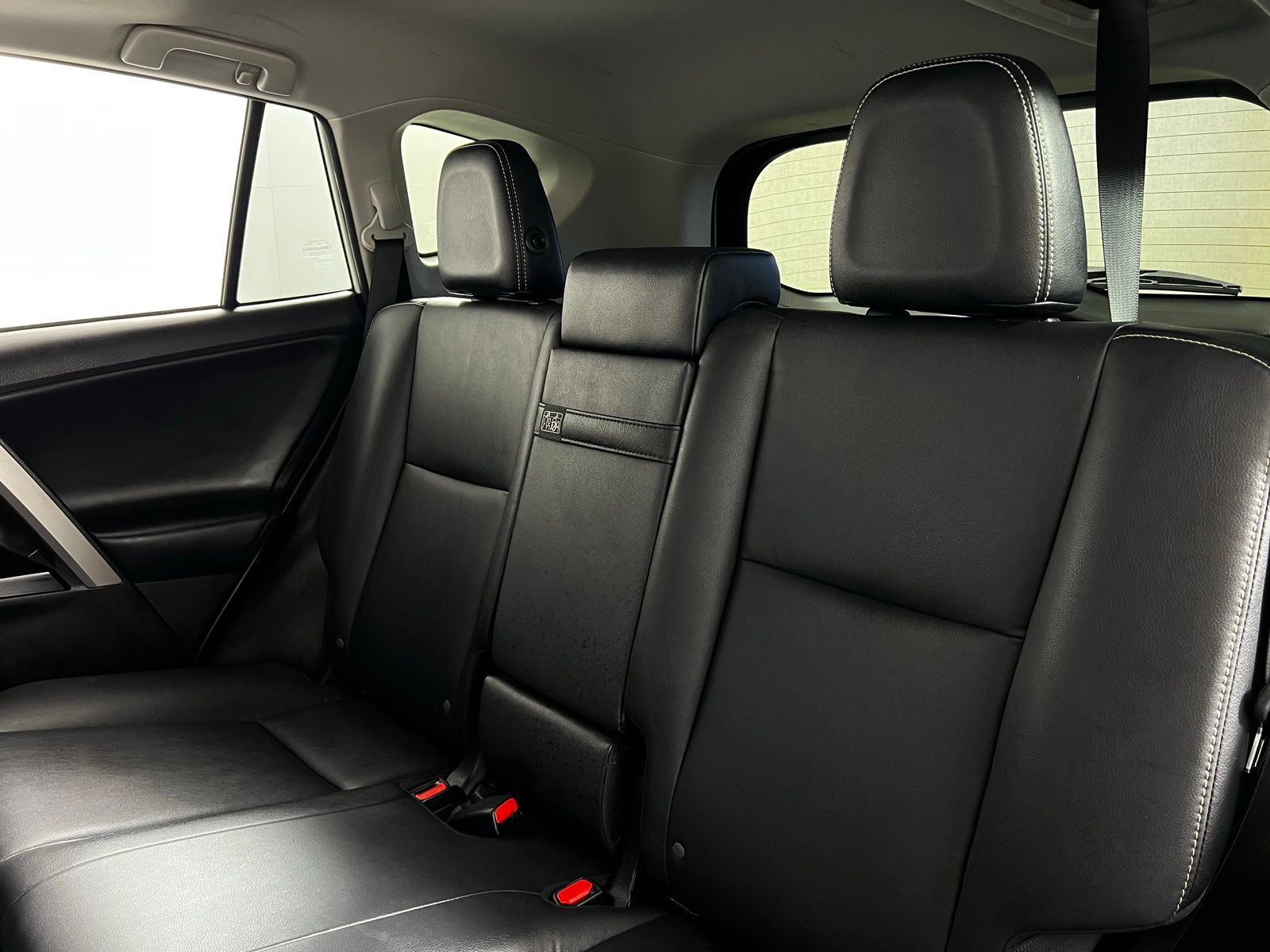 Thumbnail: 2018 Toyota RAV4 - 26