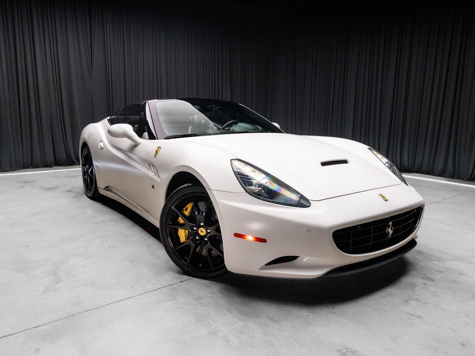 White 2013 Ferrari California Roadster Convertible Rear-Wheel Drive 7-Speed Manual