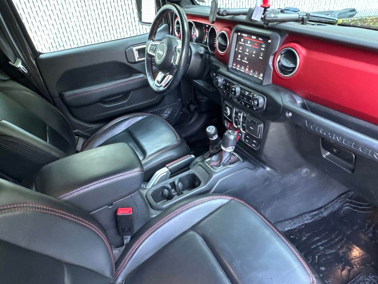 Used 2020 Granite Crystal Clearcoat Metallic Jeep Unlimited Rubicon image 32